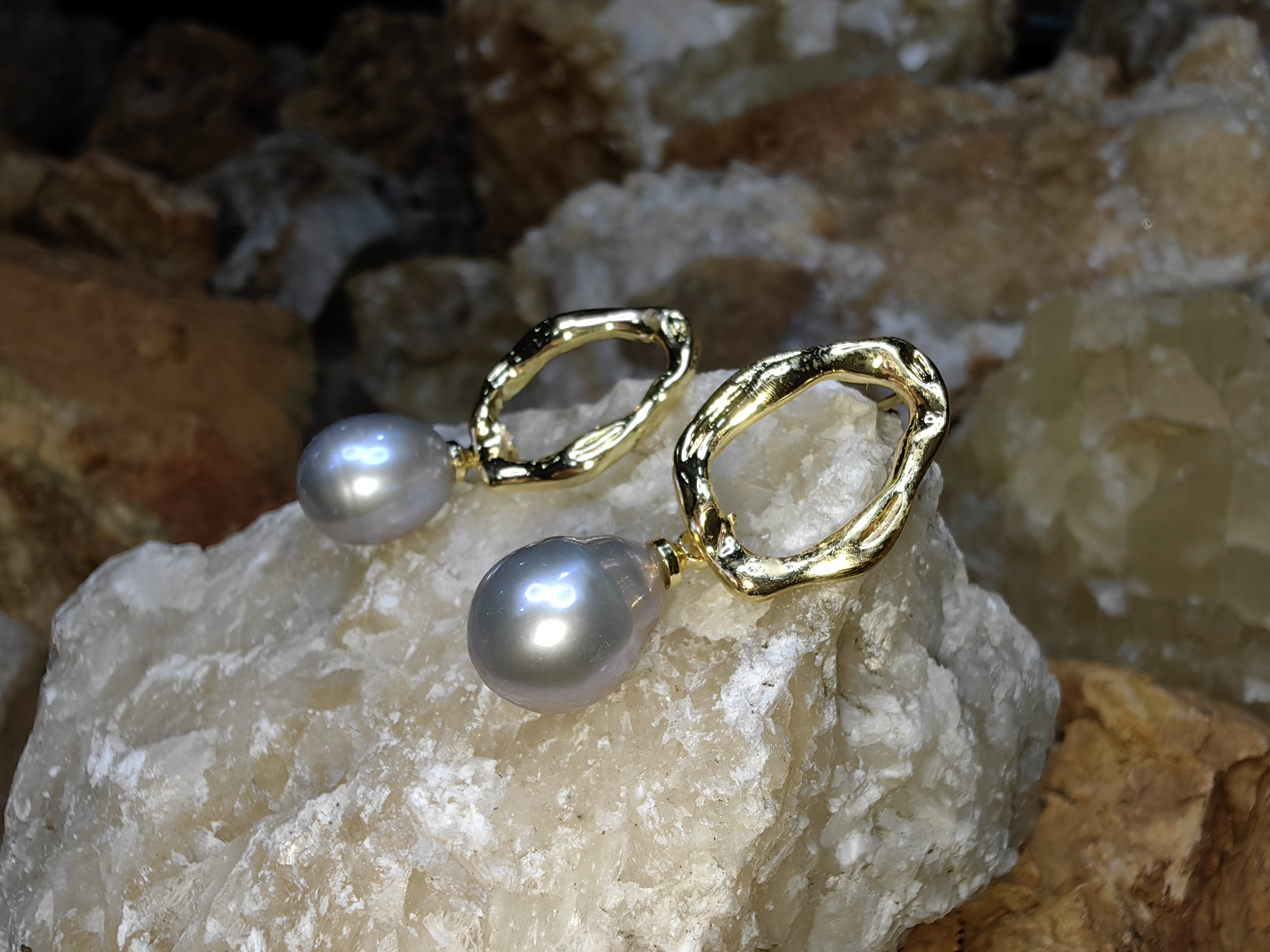 ต่างหูไข่มุกเลี้ยงธรรมชาติ Natural Cultured Pearl Earrings