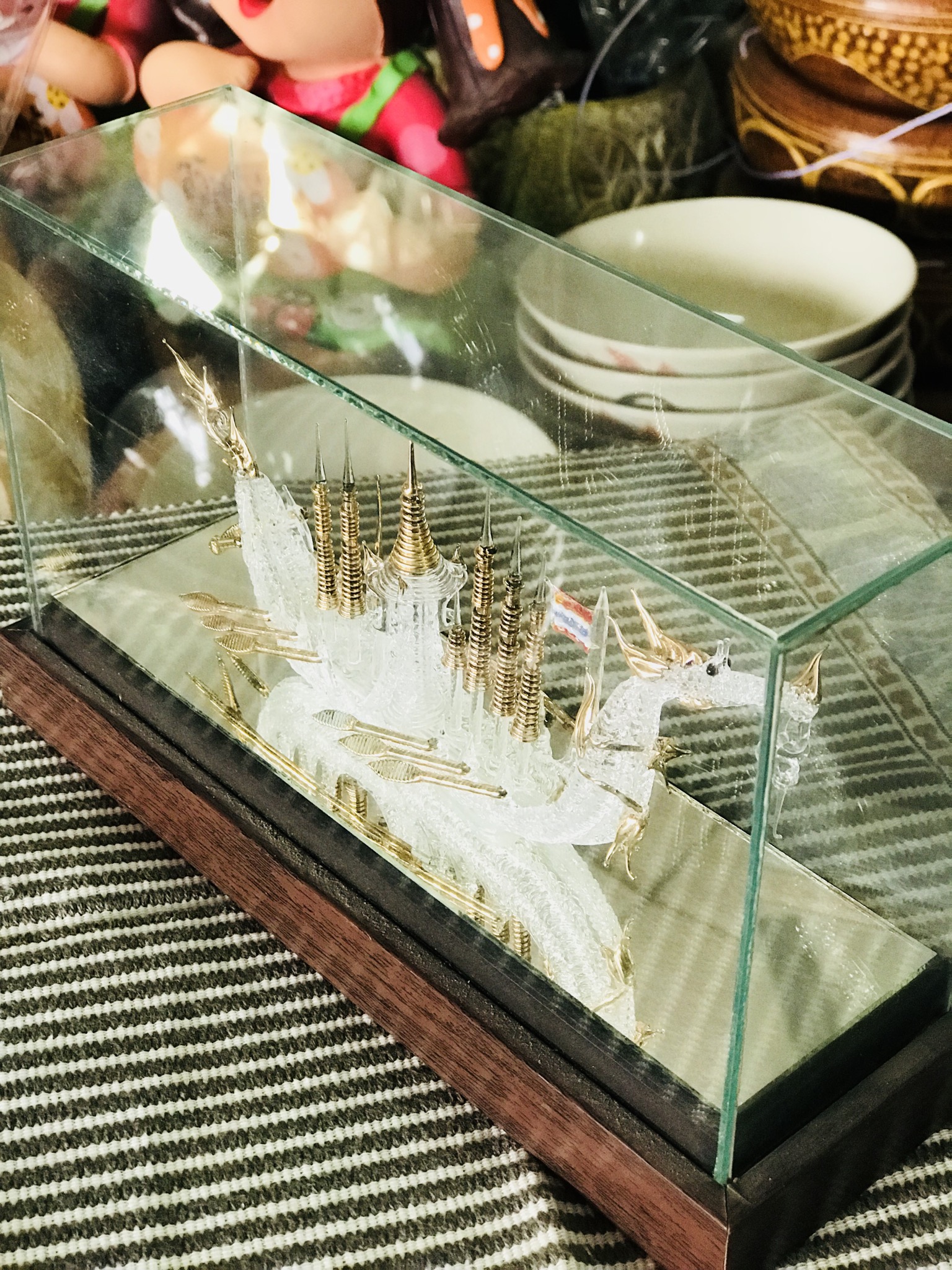 เรือสุพรรณหงส์ตู้กระจก