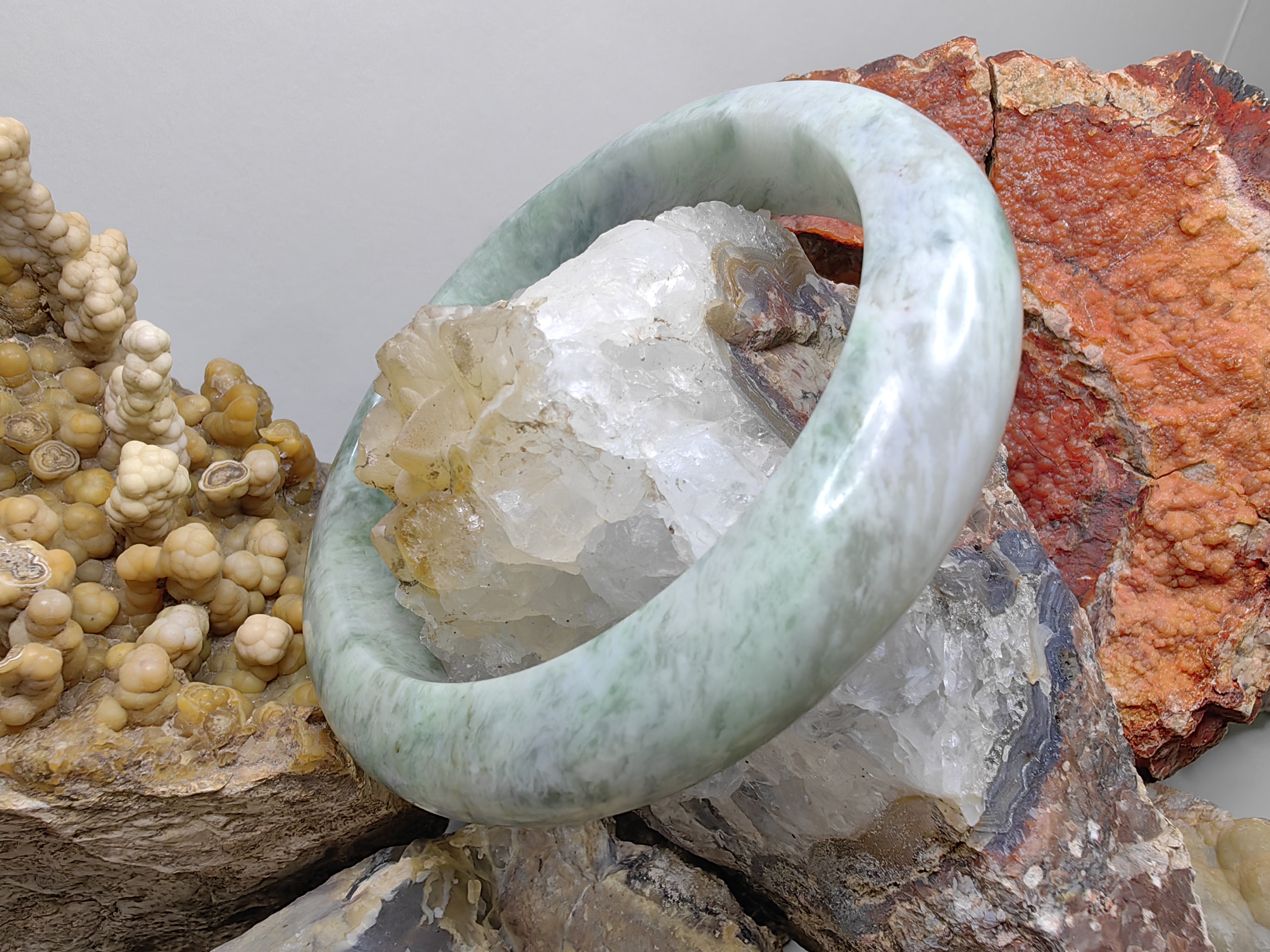 Burmese Jadeite Bangle Size 62 กำไลหยกเจไดต์พม่า Diameter/ เส้นผ่านศูนย์กลางด้านใน 62 mm.