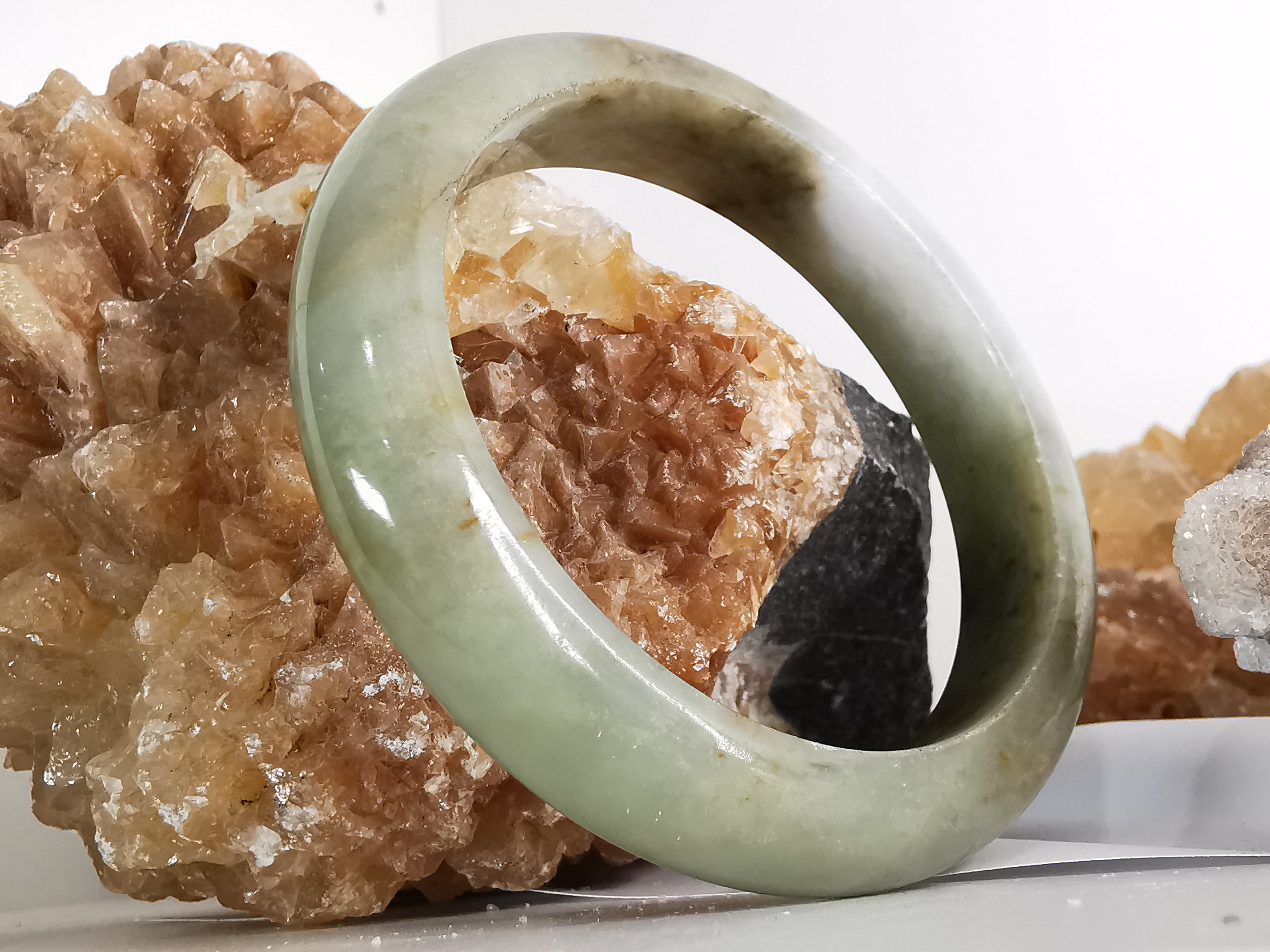 Green Orange White Jade Bangle กำไลหยกเจไดต์แท้ Diameter/ เส้นผ่านศูนย์กลางด้านใน 55 mm.