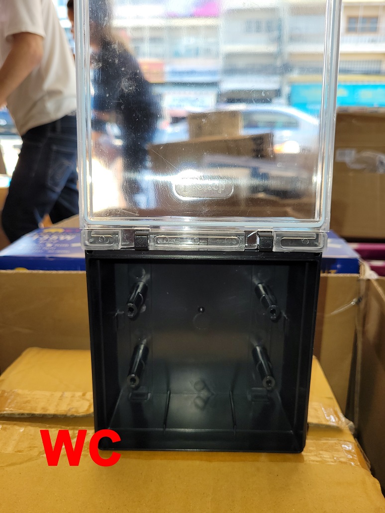 กล่องลอยกันน้ำ (ฝาใส) สีดำ แนวตั้ง NANO ขนาด2x4 สำหรับฝา 1-3 ช่อง ขนาด4x4 สำหรับฝา 4-6 ช่อง