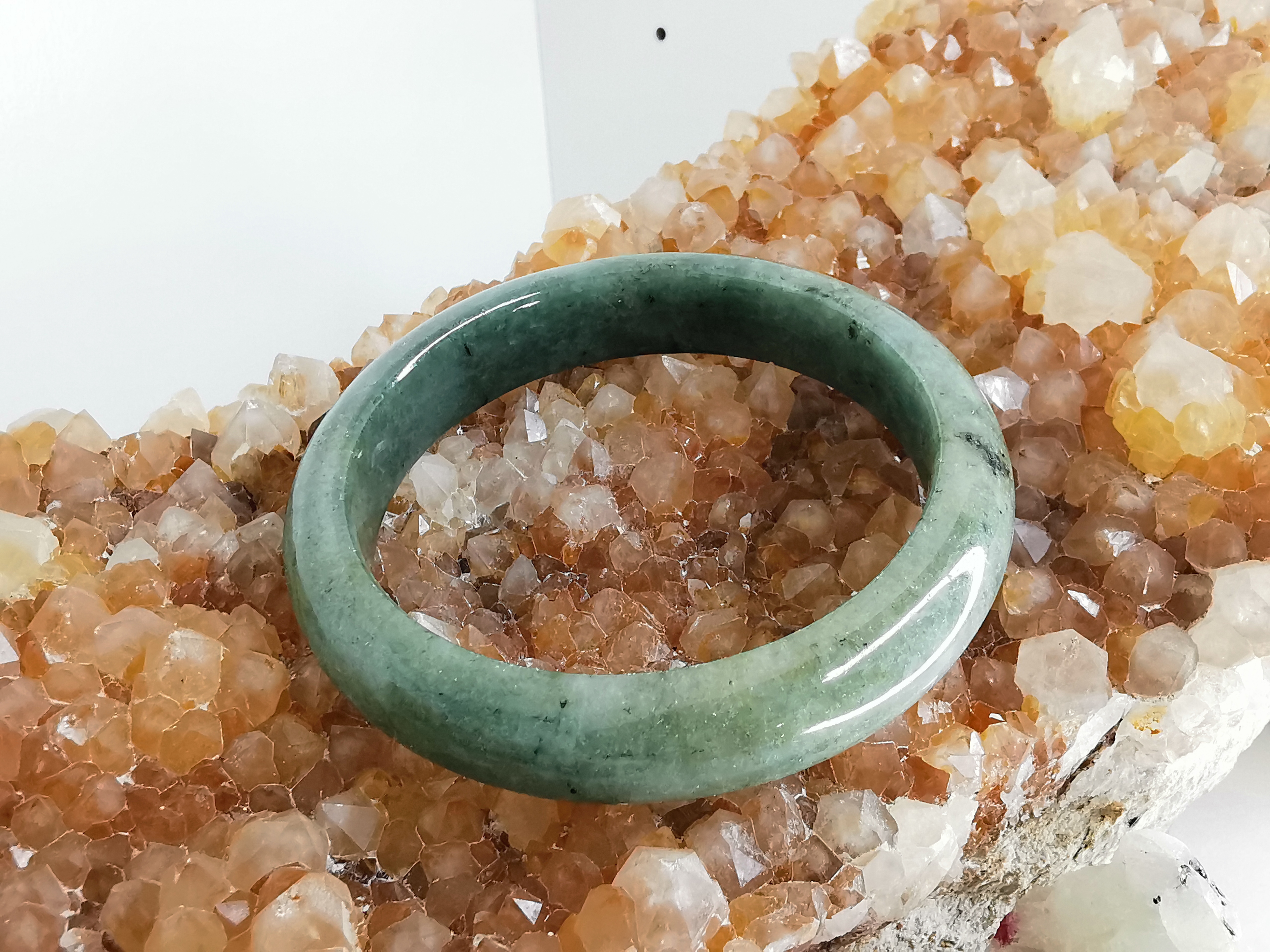 Green Yellow Bangle กำไลหยกเจไดต์แท้ Diameter/ เส้นผ่านศูนย์กลางด้านใน 59 mm.*