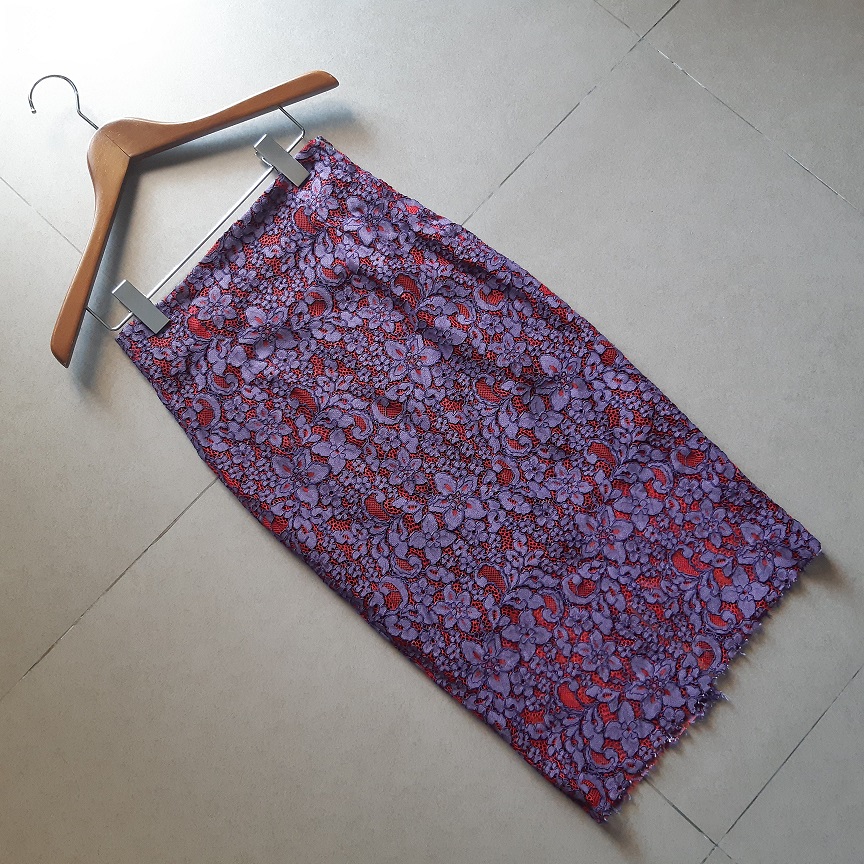 กระโปรงลูกไม้สีม่วง-แดง แบรนด์ ZARA WOMAN