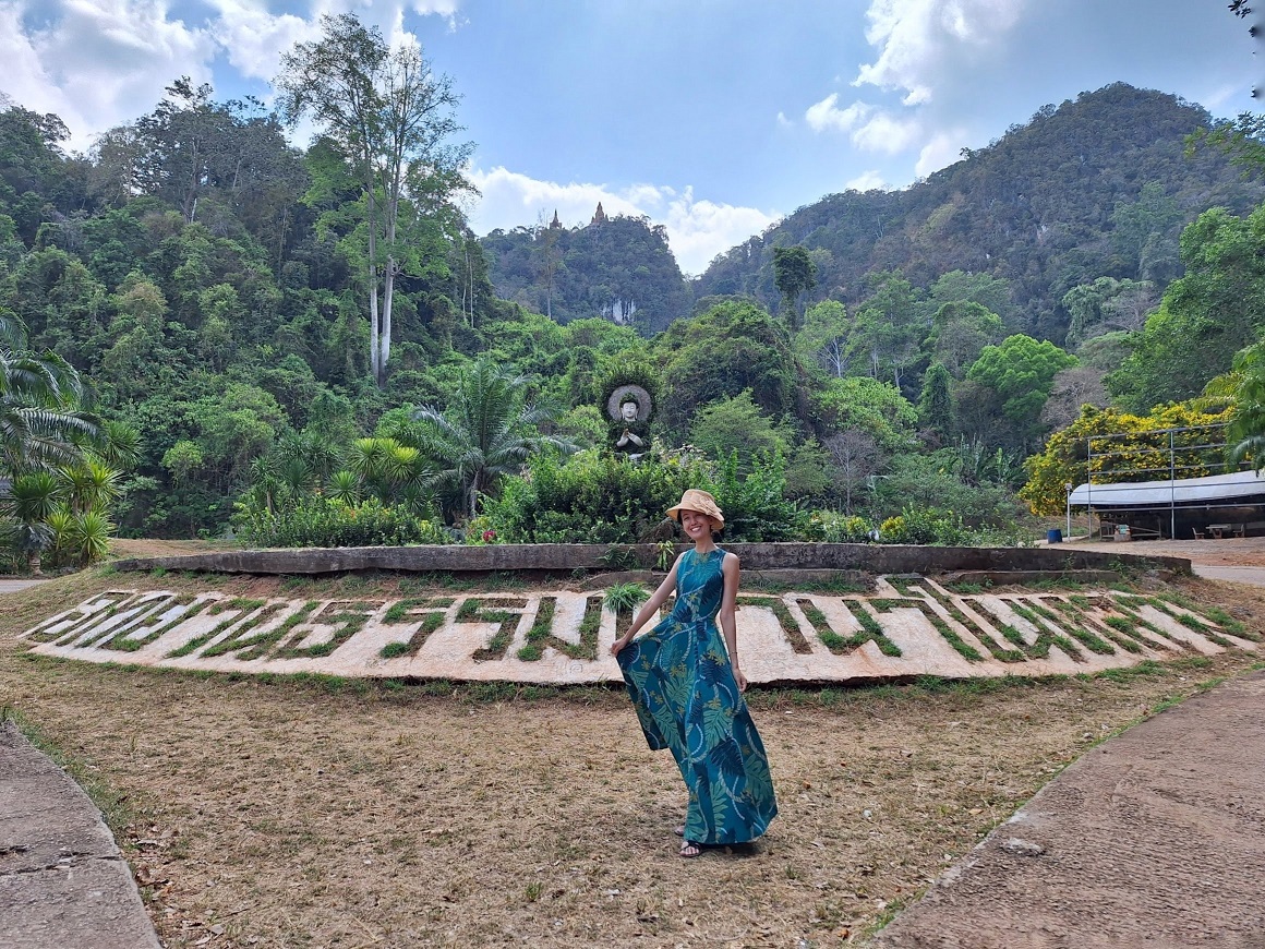 เดรสฮาวายวินเทจแขนกุดลายดอก สีเขียวสวยๆ