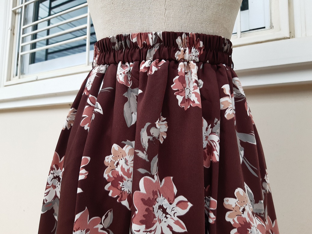 กระโปรงญี่ปุ่นลายดอกไม้สีน้ำตาลอมม่วง