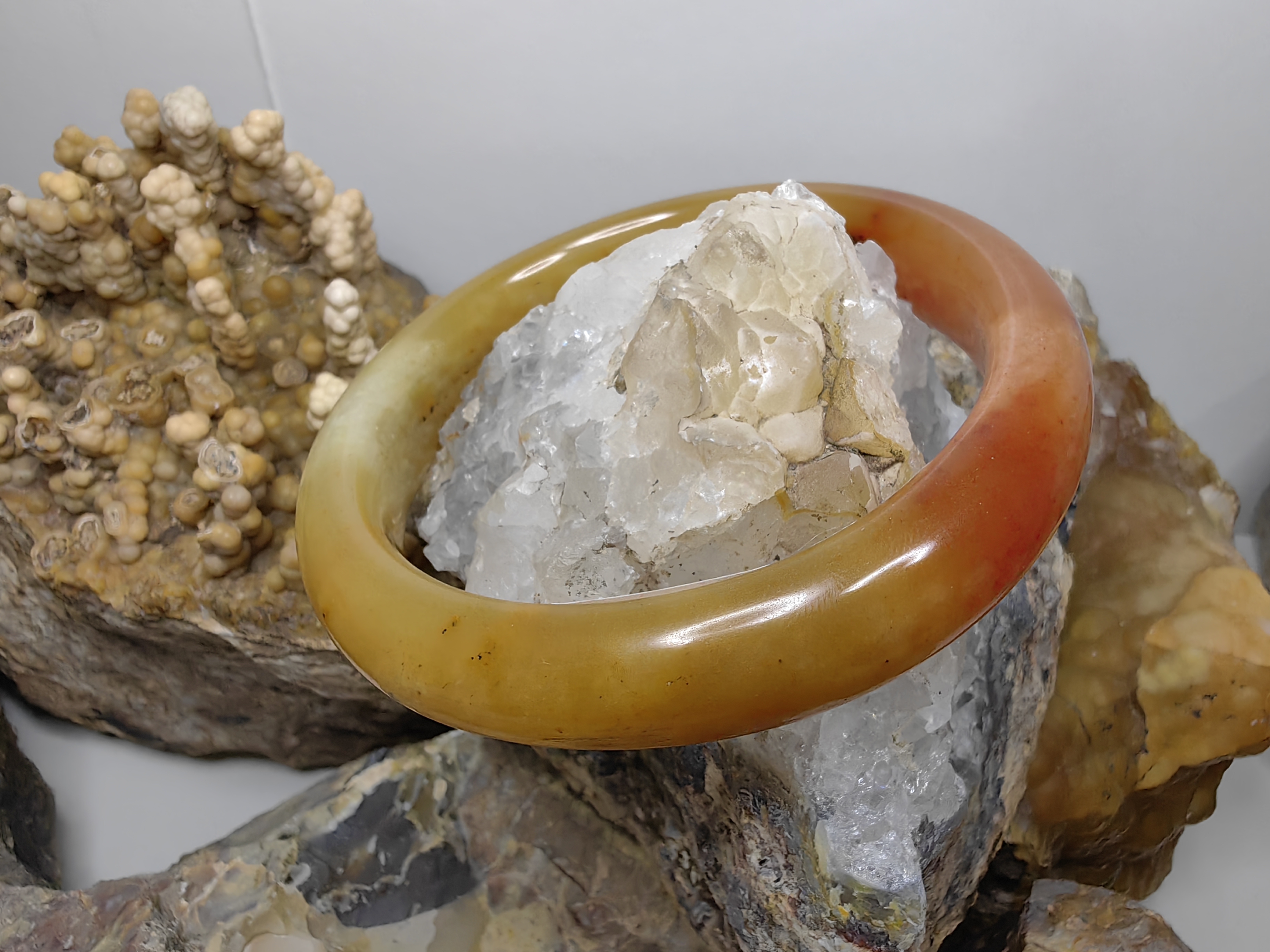 Burmese Carnelian Bangle Size 62 กำไลโมกุล คาร์นิเลียน พม่า Diameter/ เส้นผ่านศูนย์กลางด้านใน 62 mm.