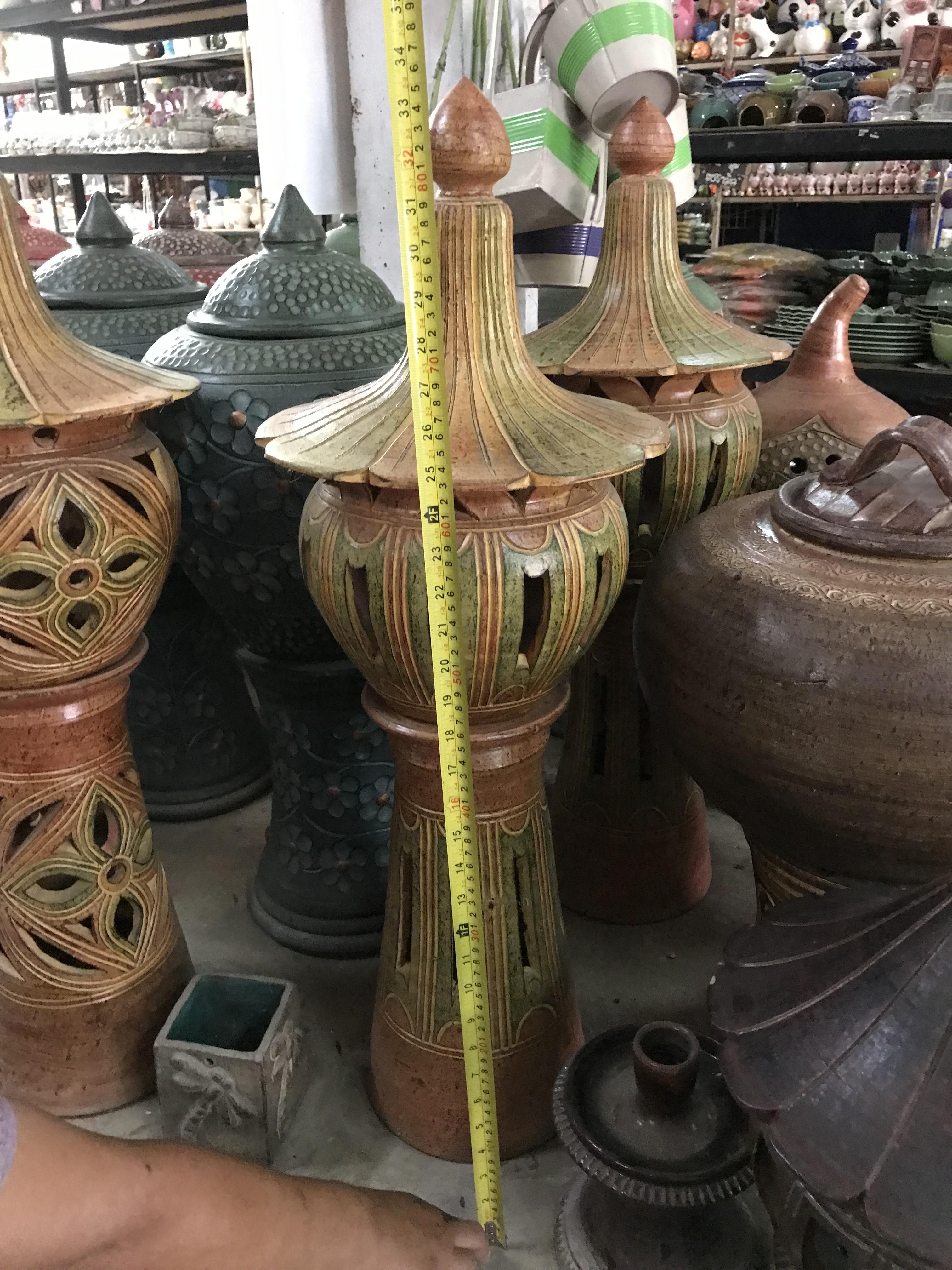 โคมไฟดินเผาทรงสูง