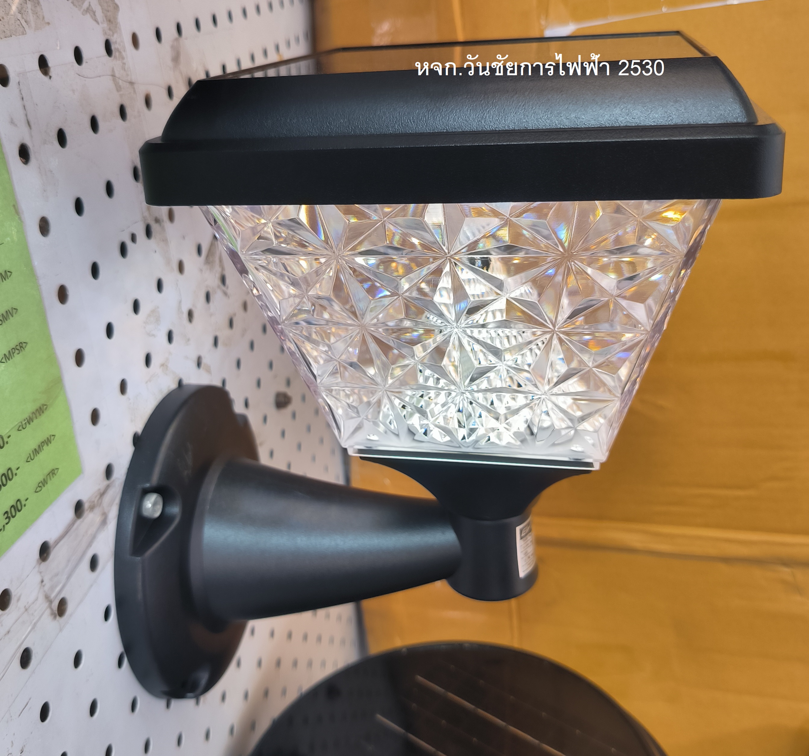 โคมไฟกิ่งภายนอกโซลาร์เซลล์ 30W Tri-Color EVE LIGHTING รุ่น Dora 30W Tri-Color SQ สีดำ