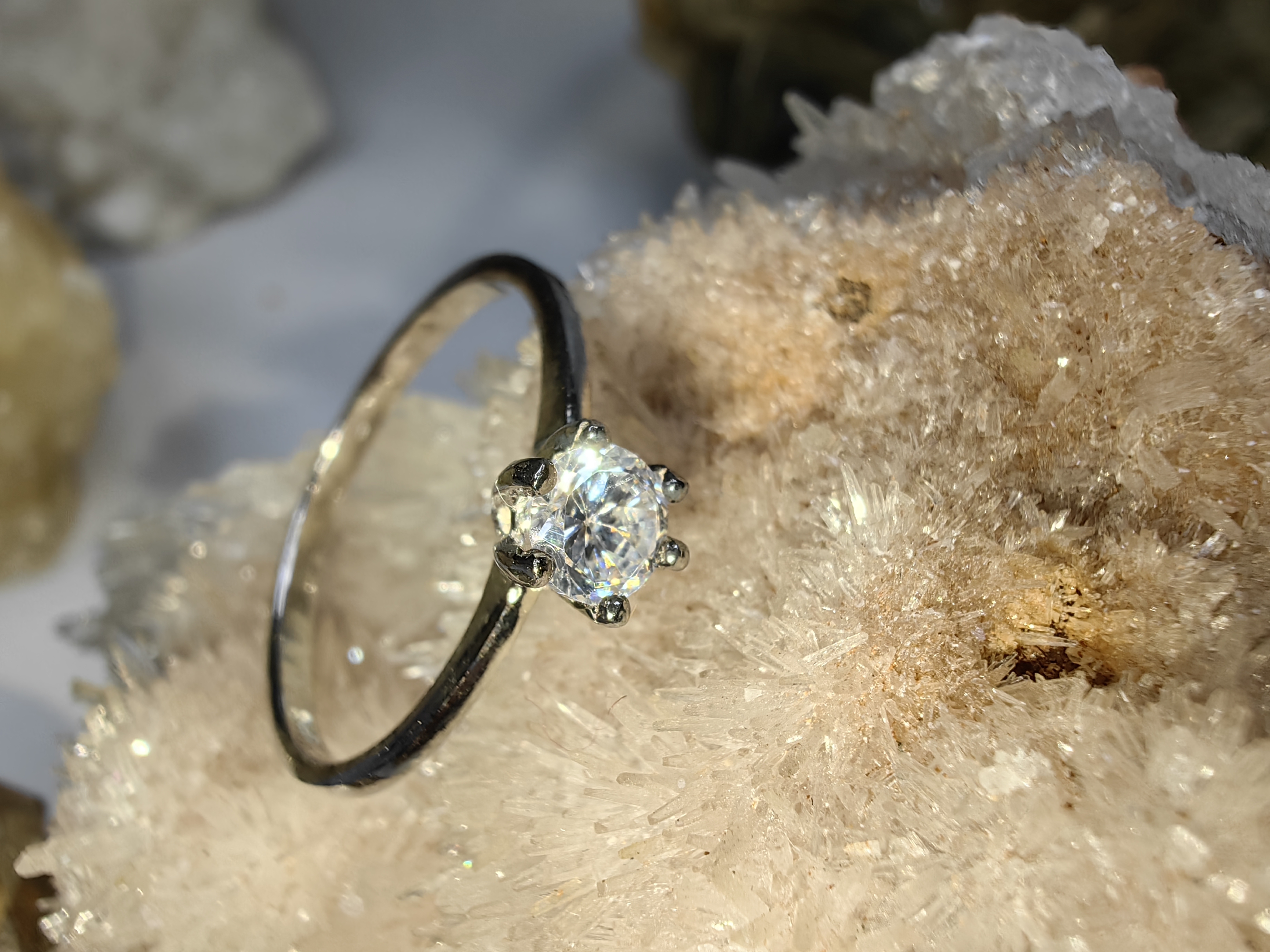 แหวนเพชร CZ เงินแท้ 92.5% Cubic Zirconia 925 Sterling Silver Ring Size 55