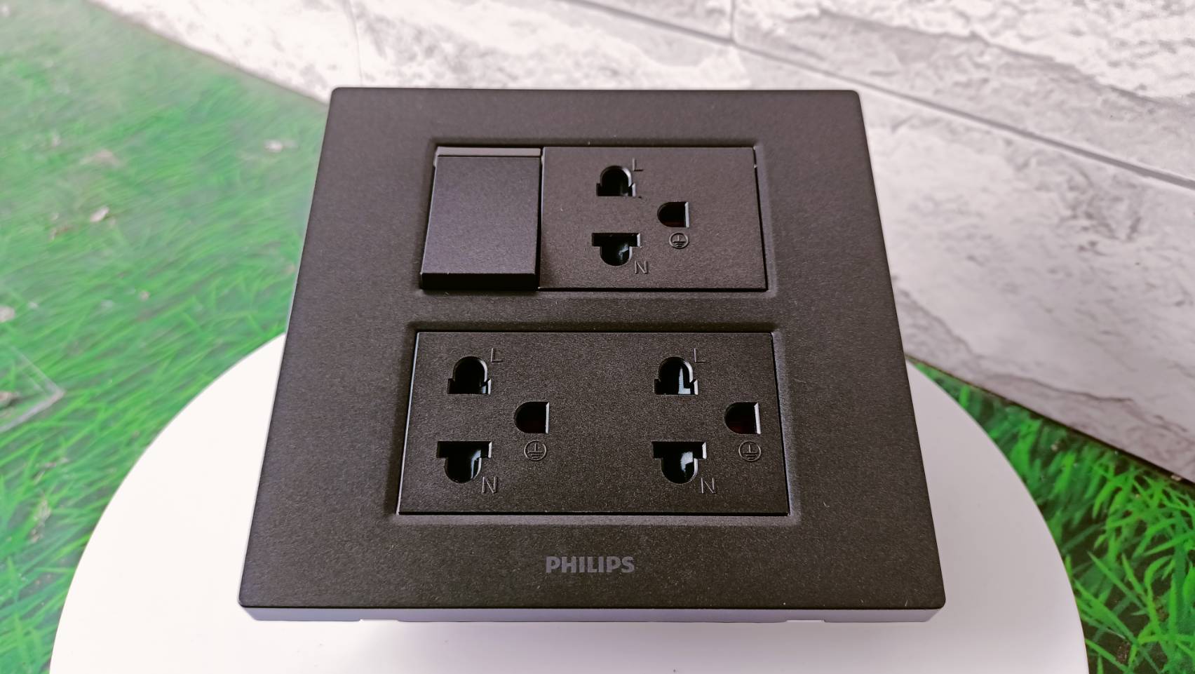 Philips ชุดสวิทซ์ สีดำ BLACK PLUG SET ชุดปลักไฟ รุ่น 4X4 6ช่อง ฟิลลิป ชุดปลั๊กกราวน์คู่ / ปลั๊กเดี่ยว / สวิตซ์ พร้อมบล็อค 4x4 ครบชุด