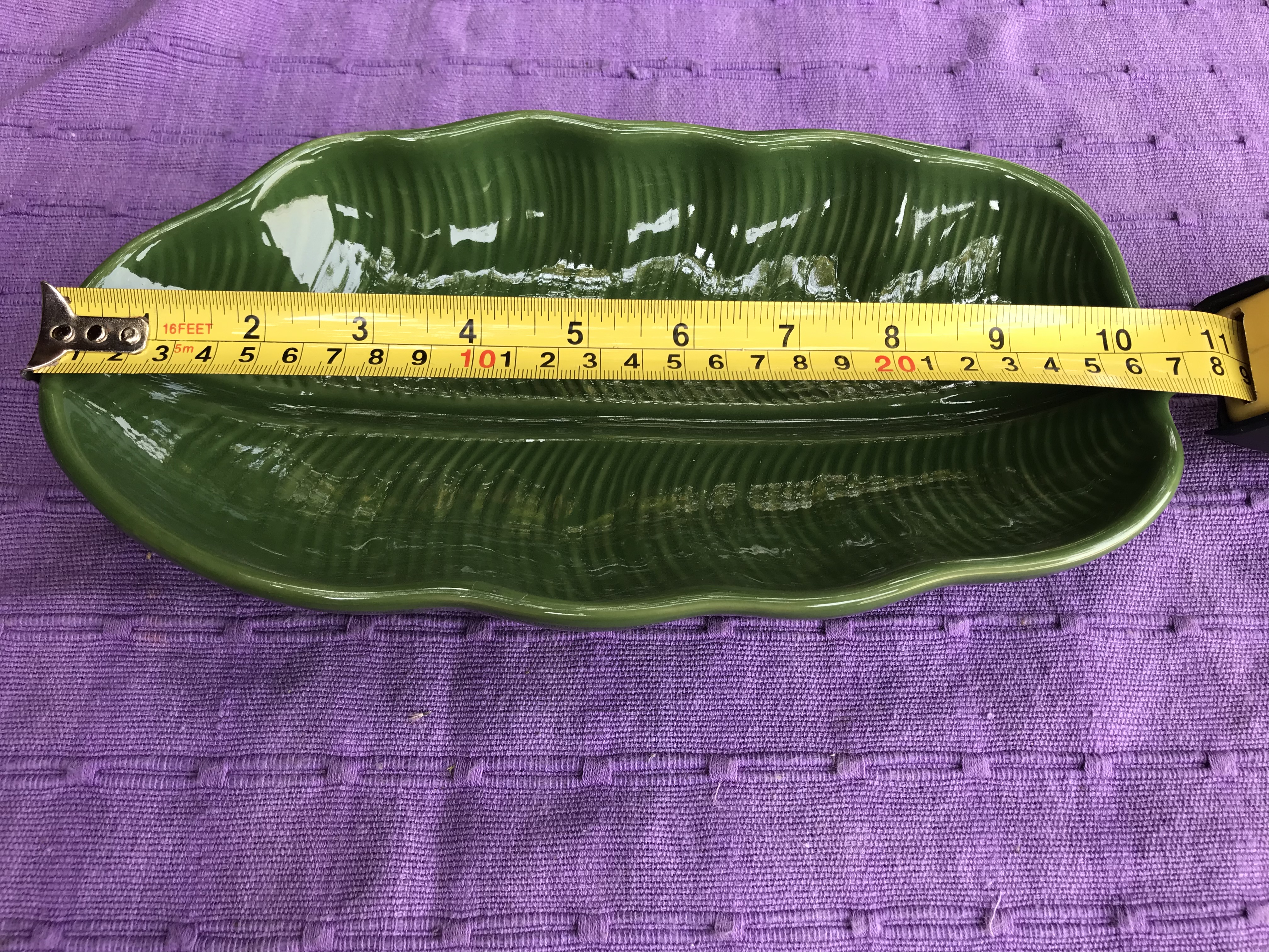 จานใบตอง10"