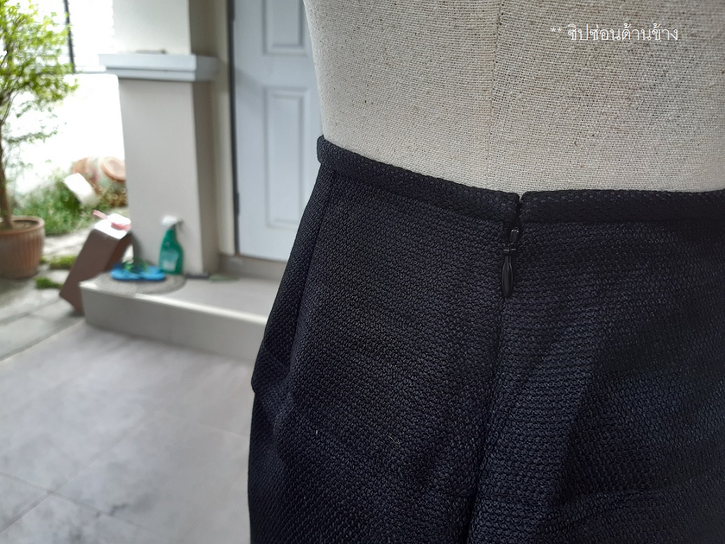 กระโปรงระบายชั้นๆ สีดำ