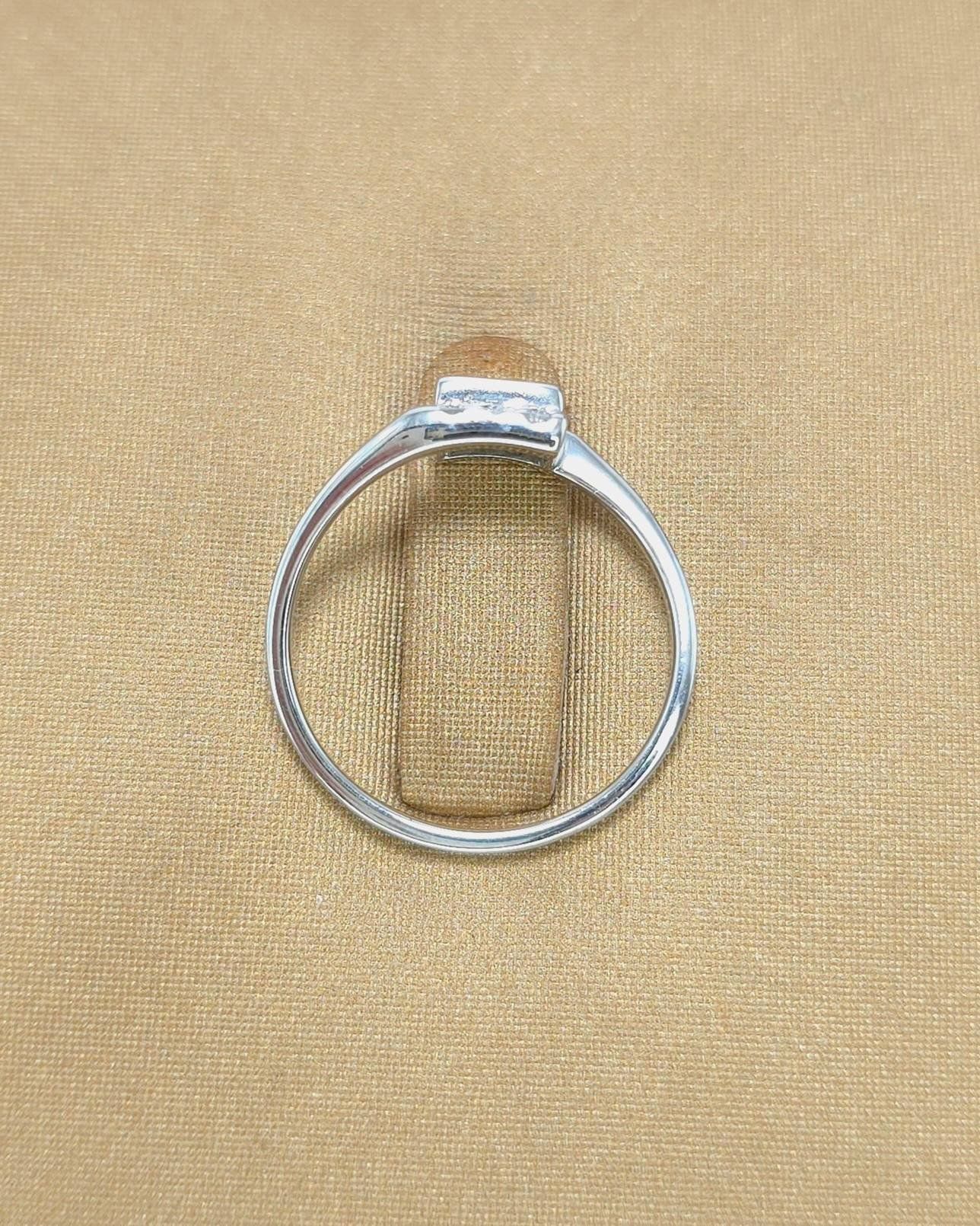 🚫ปิดการขาย(SoIdOut)🚫แหวนทองคำขาว 14K เพชร Princess cut 7 ตัง 2 เม็ด เพชรเกสร 2 ตัง 6 เม็ด รวม 26 ตัง น้ำ 96-97 ความสะอาด vvs-vs ไซส์ 48 น้ำหนัก 1.72 กรัม ราคา 4,800.-(Net)