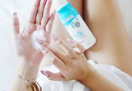 [250 มล] โลชั่นบำรุงผิวกายสูตรน้ำนมเลอสกิน (Le’ SKIN milk Body Lotion)