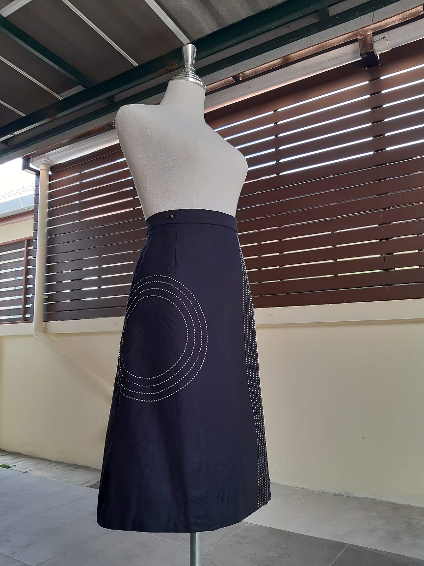 กระโปรงป้ายข้างสีดำทรงเอ