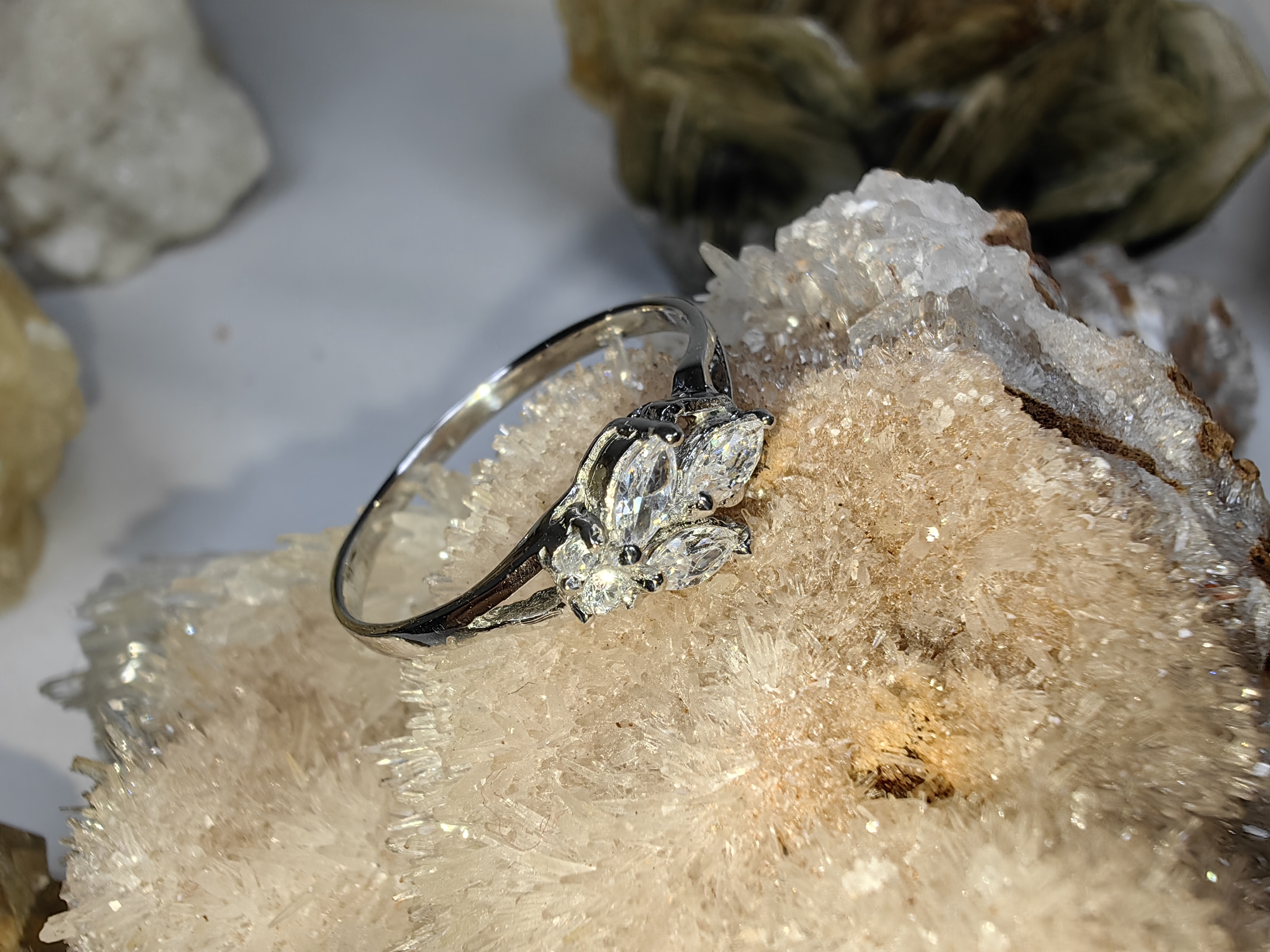 แหวนเพชร CZ เงินแท้ 92.5% Cubic Zirconia 925 Sterling Silver Ring Size 57