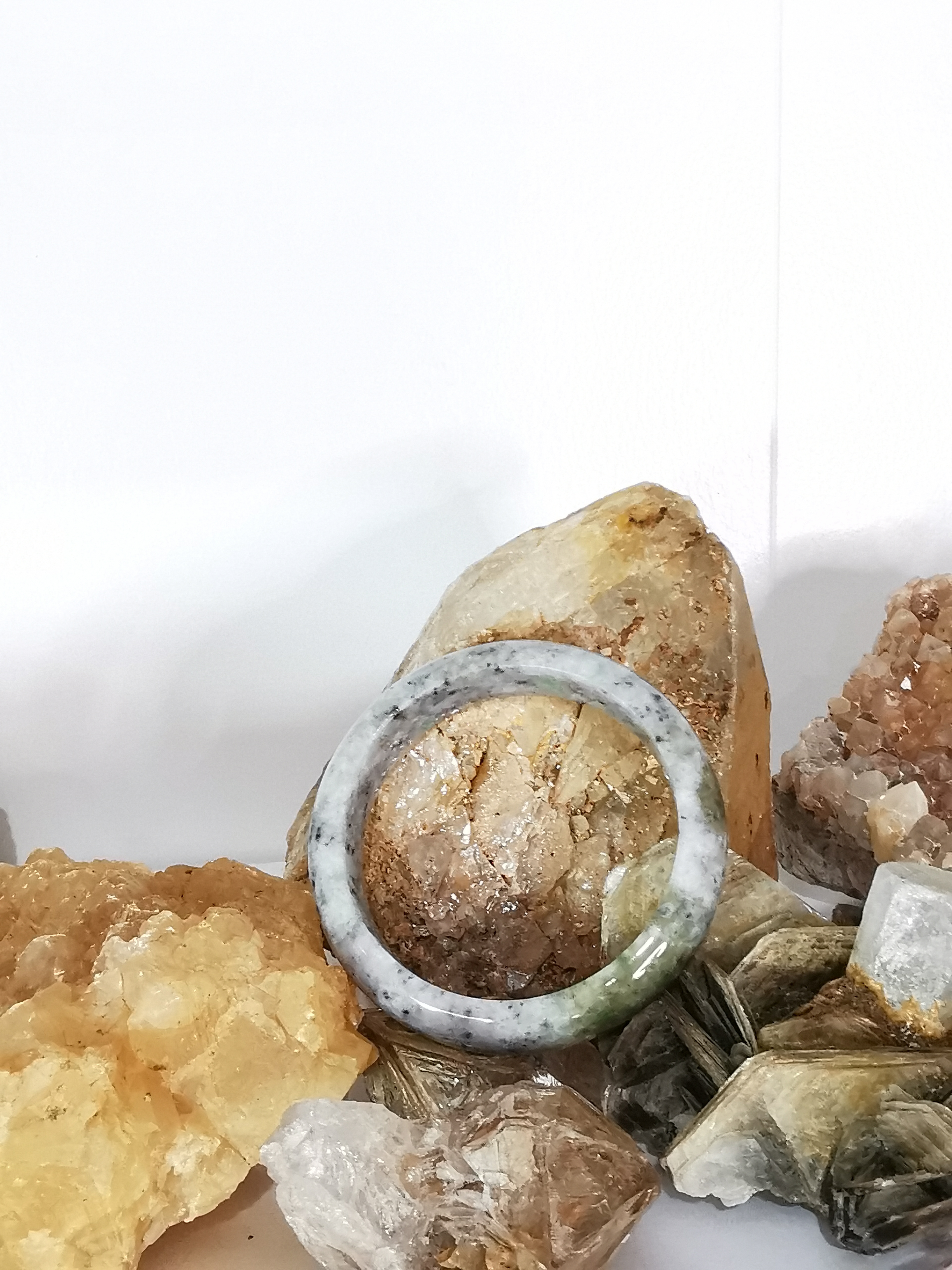 Green Grey White Bangle กำไลหยกเจไดต์แท้ Diameter/ เส้นผ่านศูนย์กลางด้านใน 59 mm.