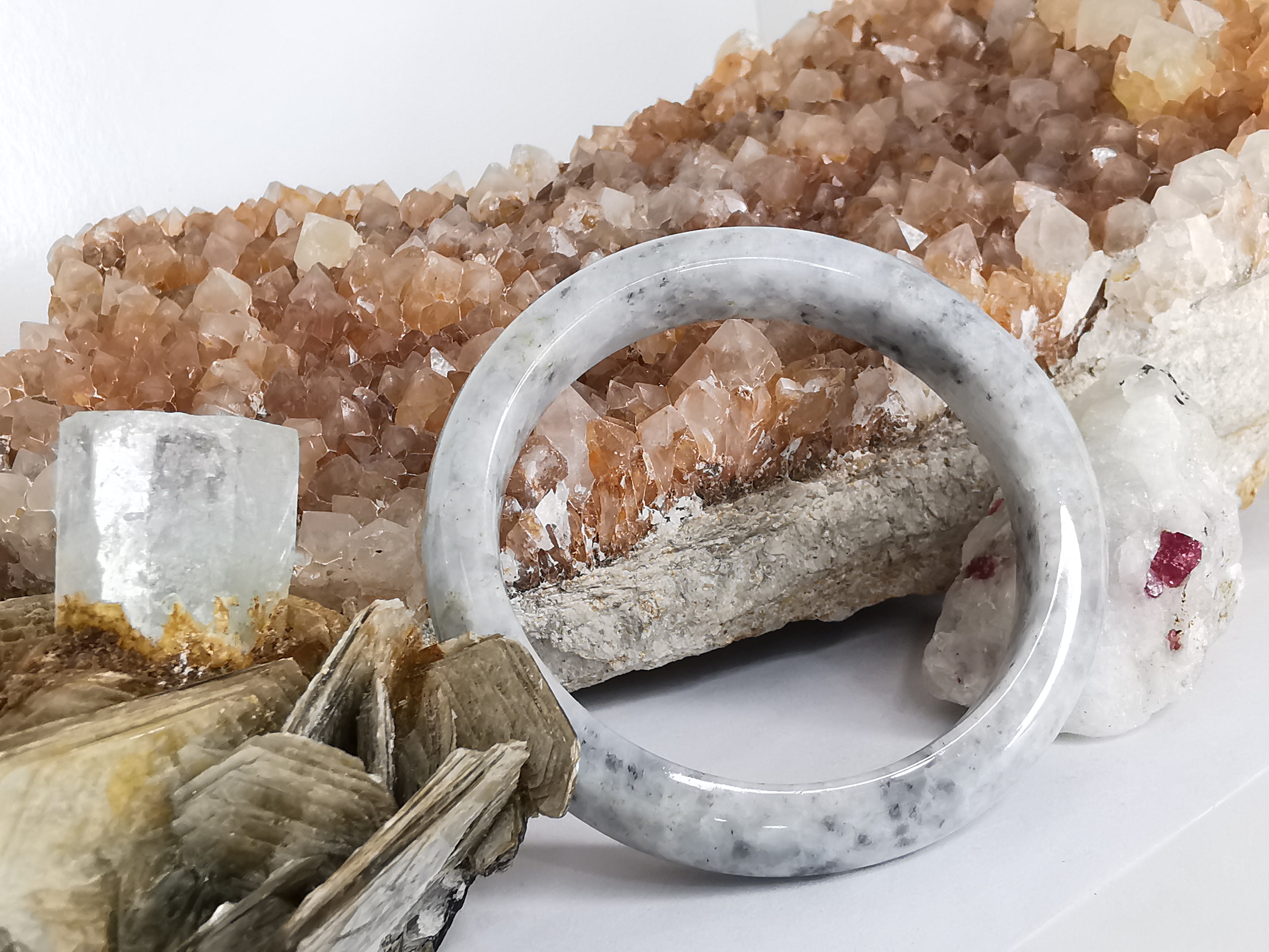 White Grey Green Bangle กำไลหยกเจไดต์แท้ Diameter/ เส้นผ่านศูนย์กลางด้านใน 59 mm.*