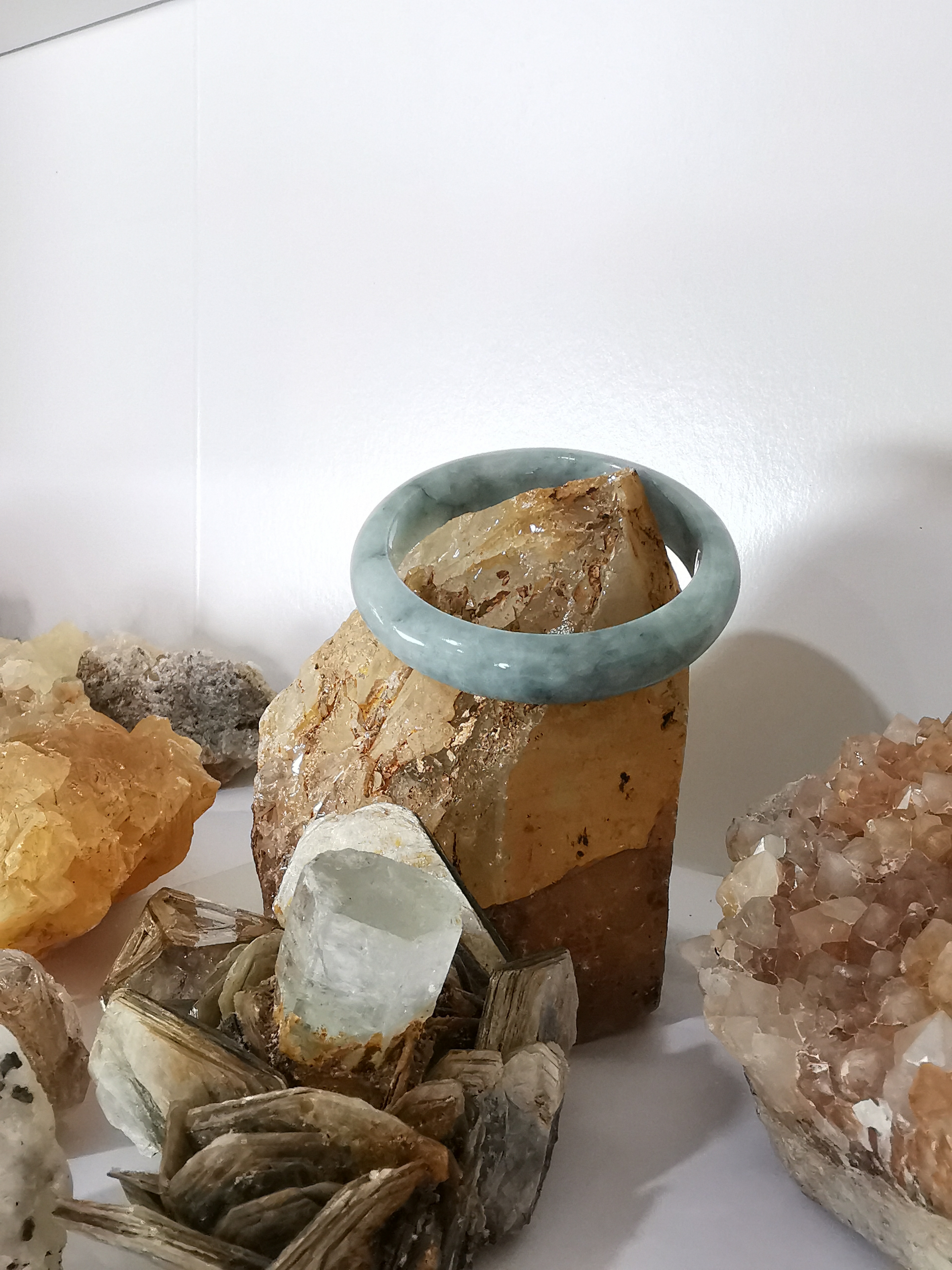 Green Bangle กำไลหยกเจไดต์แท้ Diameter/ เส้นผ่านศูนย์กลางด้านใน 59 mm.*