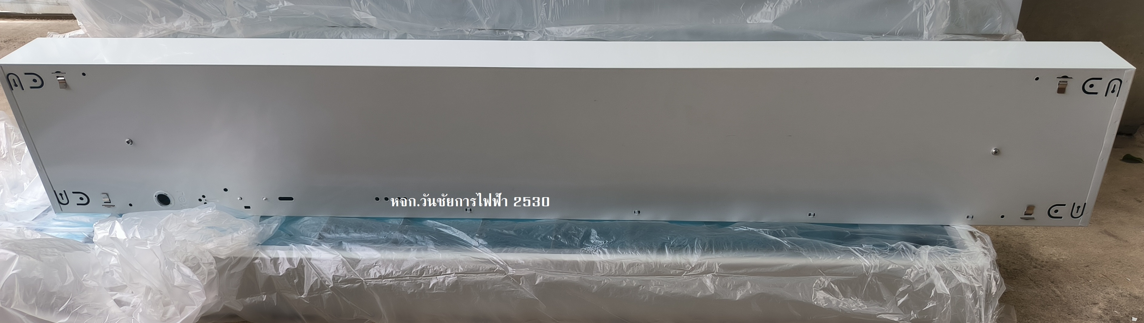 โคมตะแกรงติดลอย LED-T8 1x36 หลอดเดียว 120เซน LED VCK รุ่นGEGR 1x1200WH ขนาด 12 x 126 x 8ซม. สีขาว โคมติดลอย