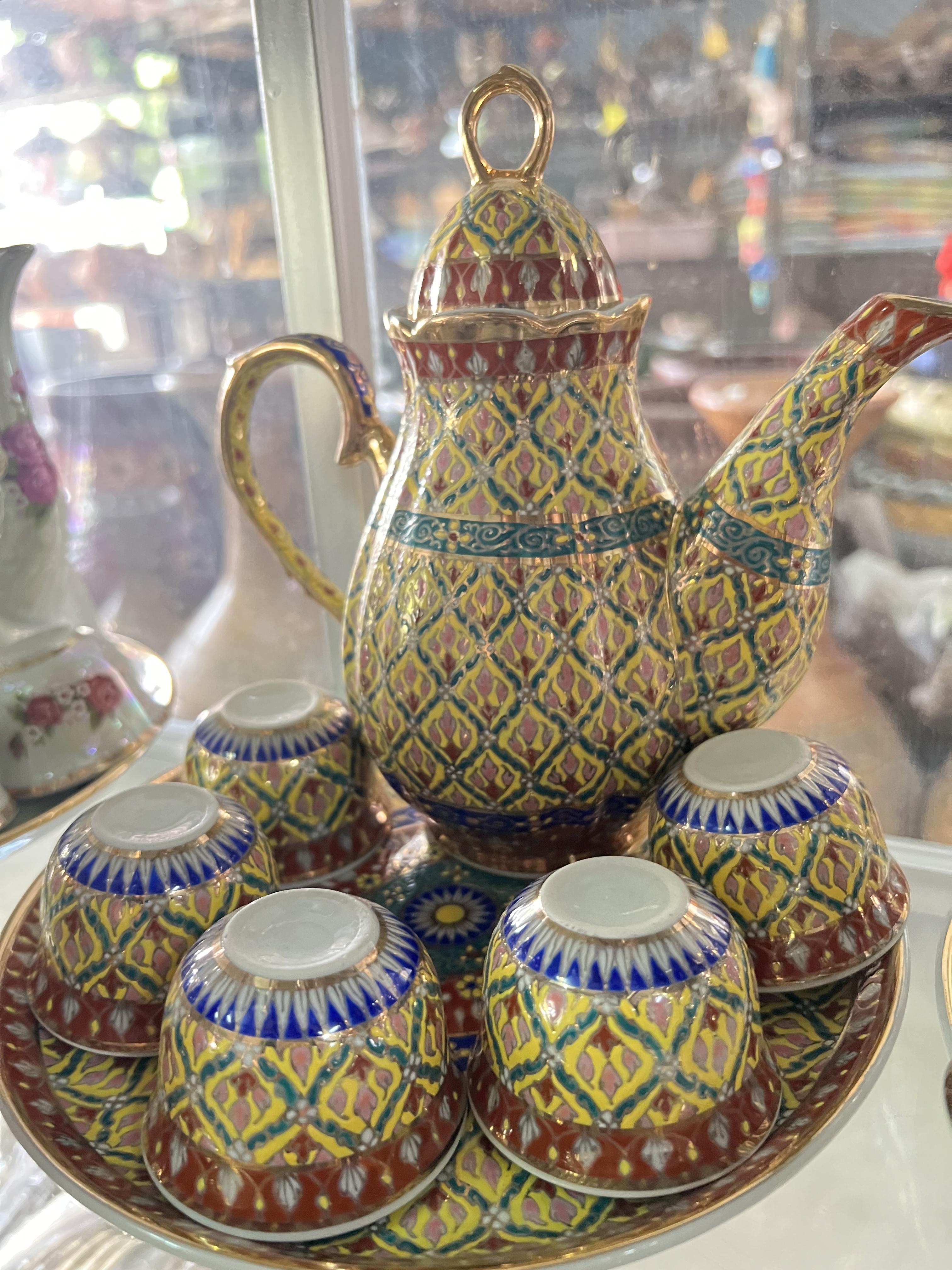 ชุดน้ำชาเบญจรงค์