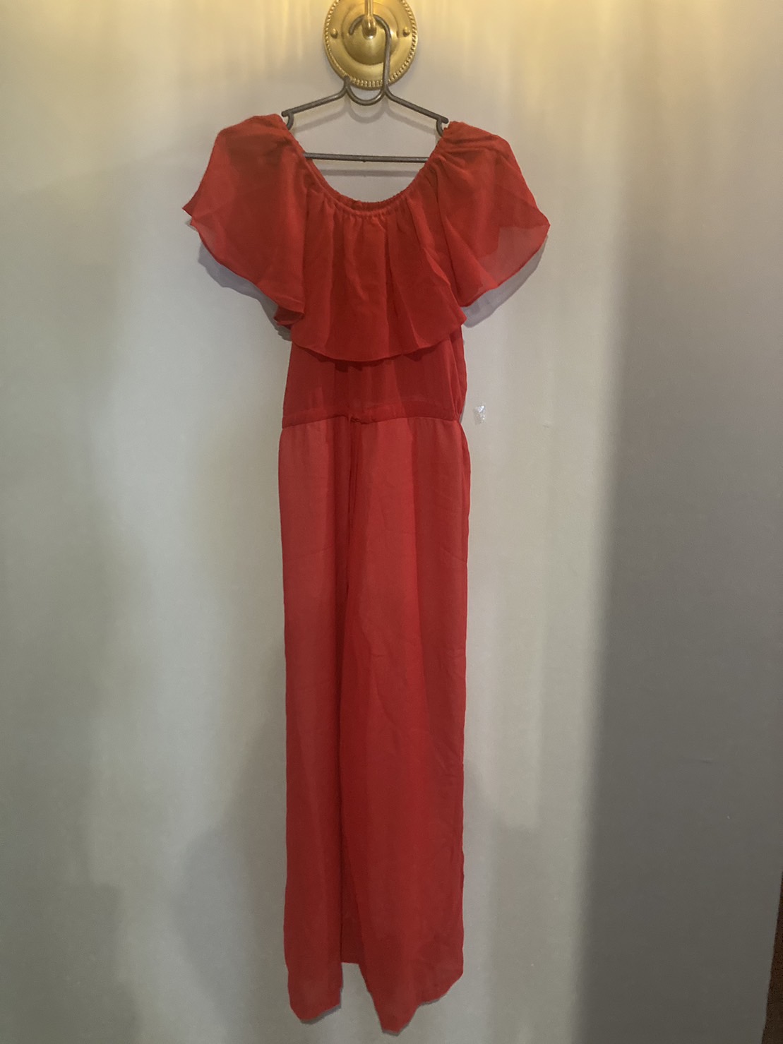 G 220427 ชุดจั๊มสูทขายาวสีแดง ราคาเช่า 35 บาท ต่อ 1 วัน