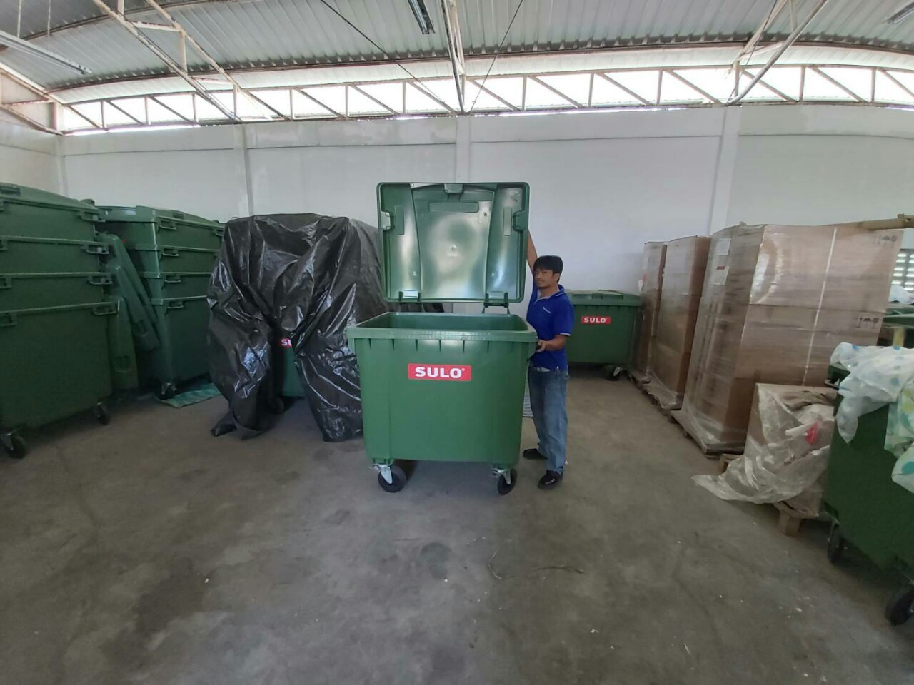 ถังขยะเทศบาล พร้อมล้อเข็น 660 ลิตรฝาเรียบ (สีเขียว)