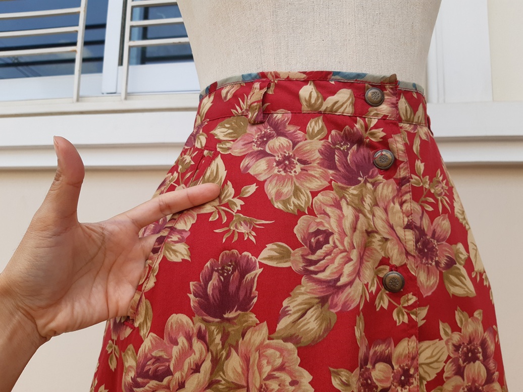 กระโปรงลายดอกกุหลาบแดง งานวินเทจแบรนด์ LizSport หายาก