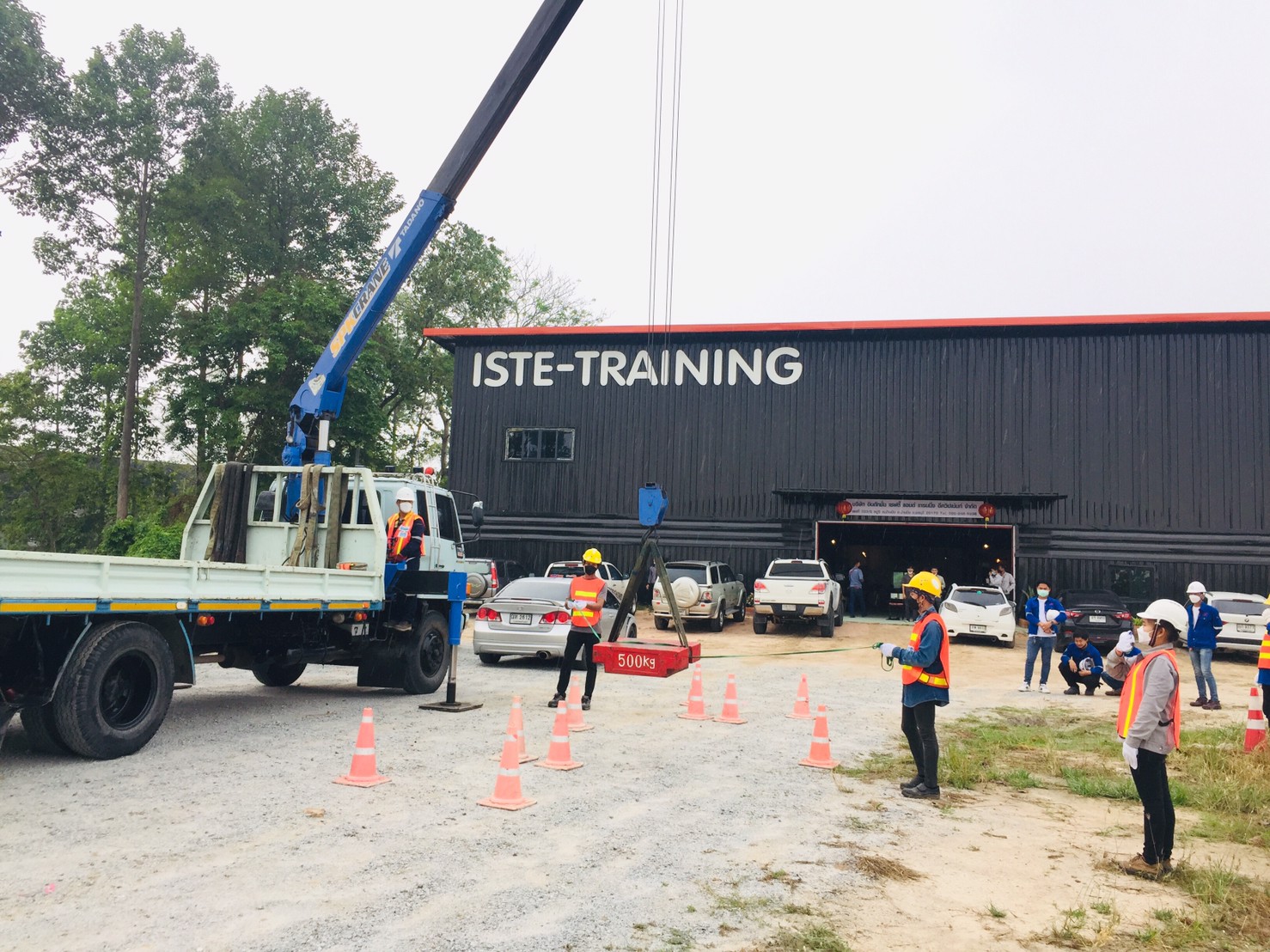 อบรมหลักสูตรเครน 4 ผู้ หลักสูตร ผู้บังคับปั้นจั่น ผู้ให้สัญญาณแก่ผู้บังคับปั้นจั่น ผู้ยึดเกาะวัสดุ และผู้ควบคุมการใช้ปั้นจั่น สำหรับปั้นจั่นชนิดเคลื่อนที่ กฎหมายใหม่ อบรม Public บาท / ท่าน อบรมเครนหลักสูตร ภาษาอังกฤษ