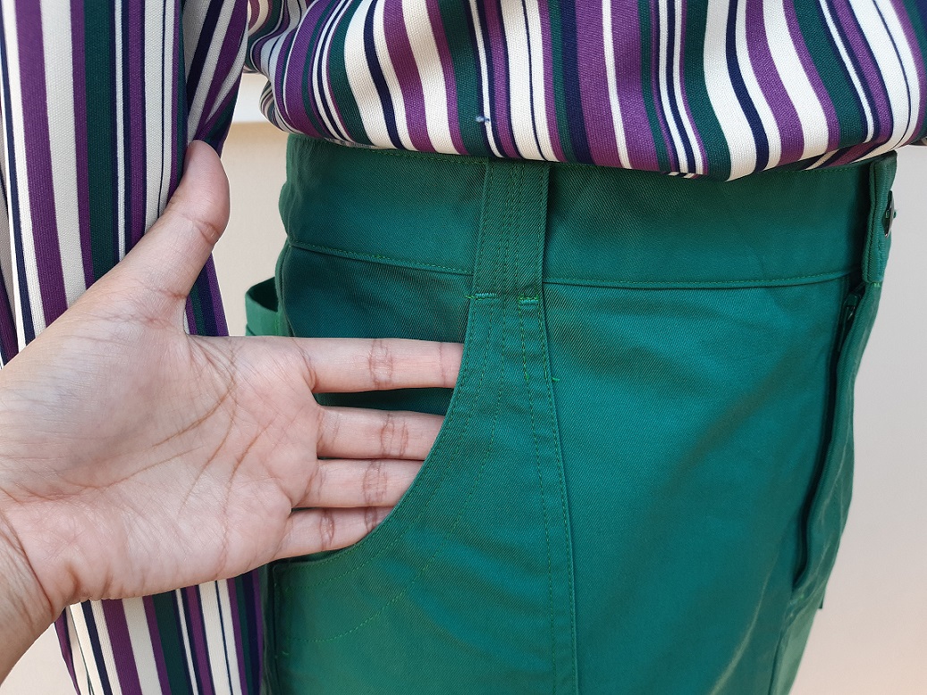 กระโปรงทรงเอสีเขียว