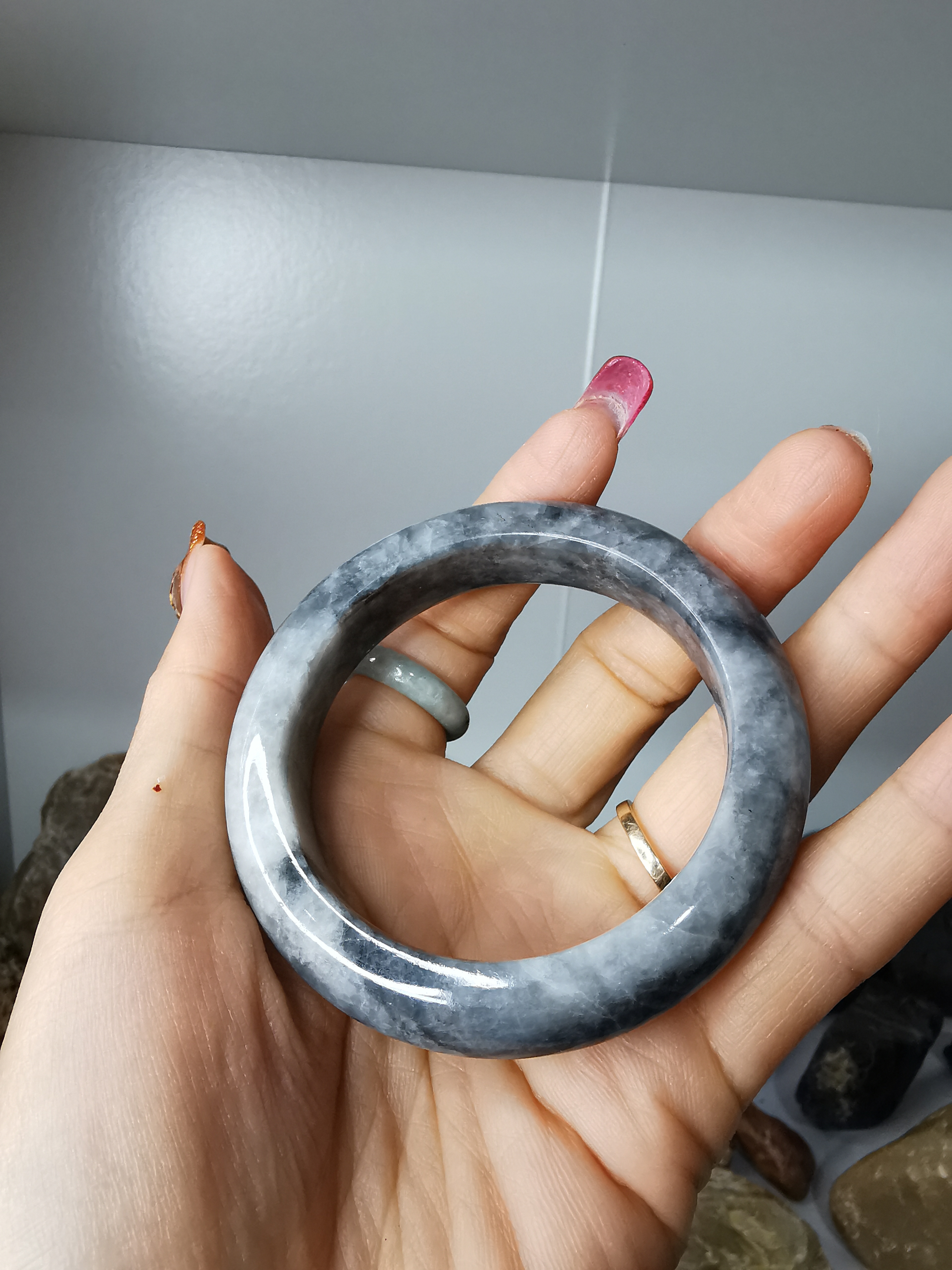 Grey Black Jade Bangle กำไลหยกเจไดต์แท้ Diameter/ เส้นผ่านศูนย์กลางด้านใน 54 mm.