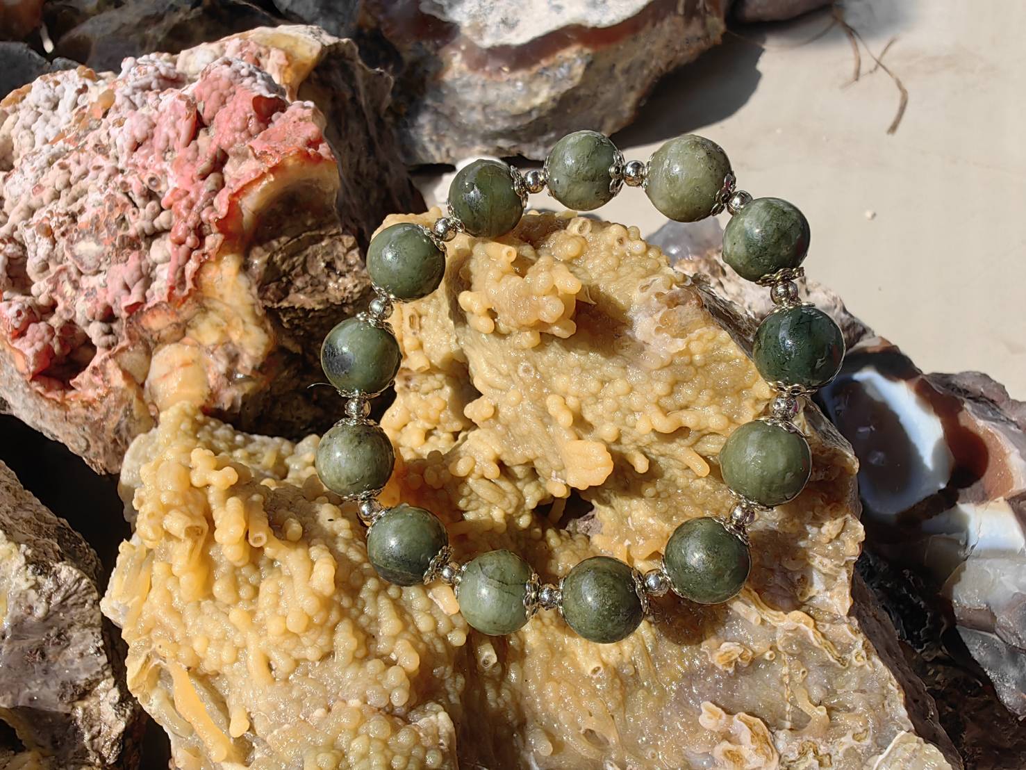 Burmese Jadeite Bracelets (Green) Round 10 mm. Flower Silver Plated กำไลข้อมือหยกพม่า เขียว กลม 10 mm. คั่นดอกไม้เงิน Free Size
