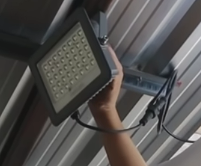 PHILIPS โคมไฟ สปอร์ตไลท์โซล่าเซลล์ 150W ฟิลลิป์ BVC080 150วัตต์ SmartBright Solar FloodLight โคมไฟเอนกประสงค์ พร้อมแผงโซลาร์และรีโมทควบคุม