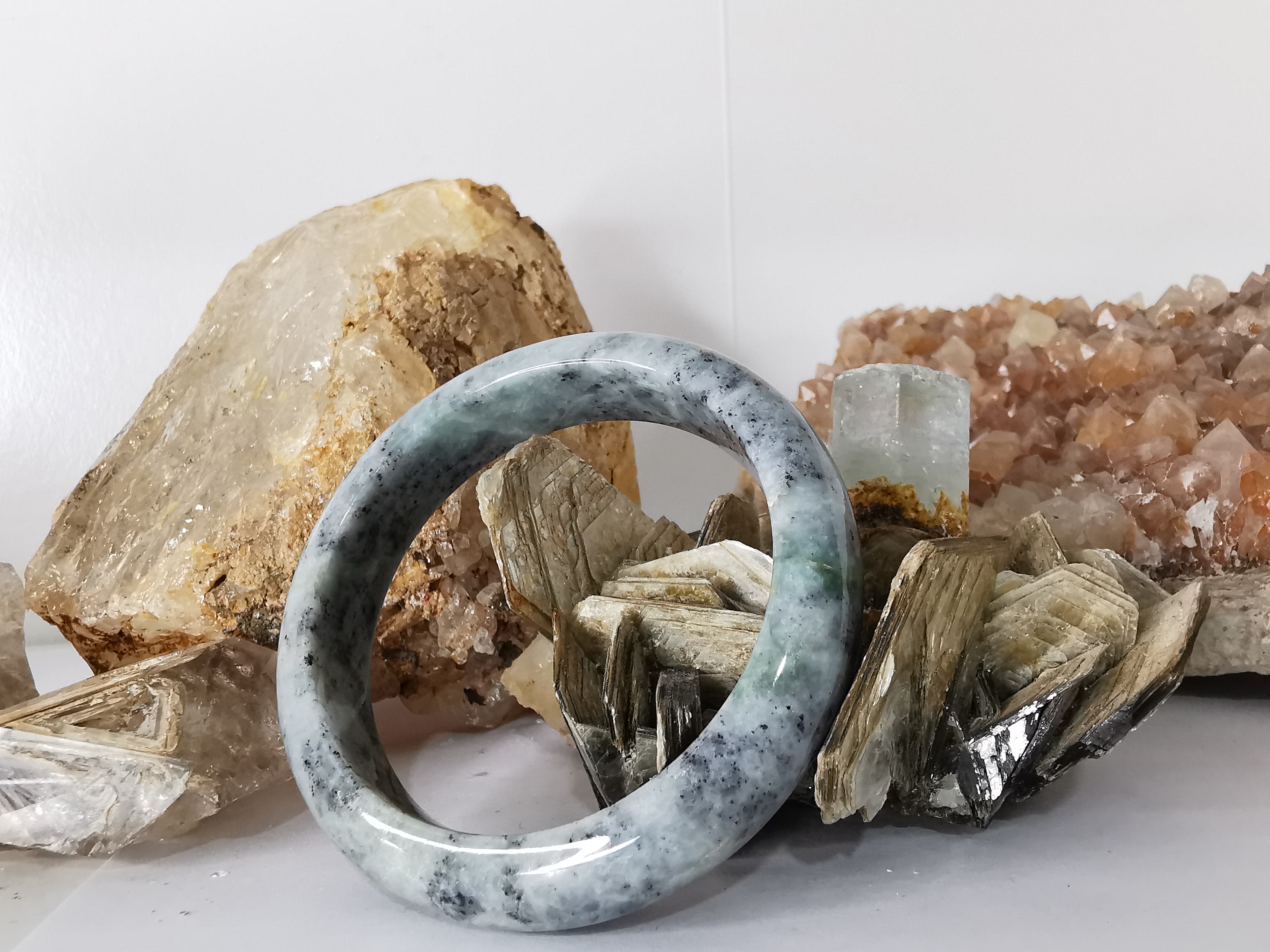 Grey Black Green Jade Bangle กำไลหยกเจไดต์แท้ Diameter/ เส้นผ่านศูนย์กลางด้านใน 55 mm.