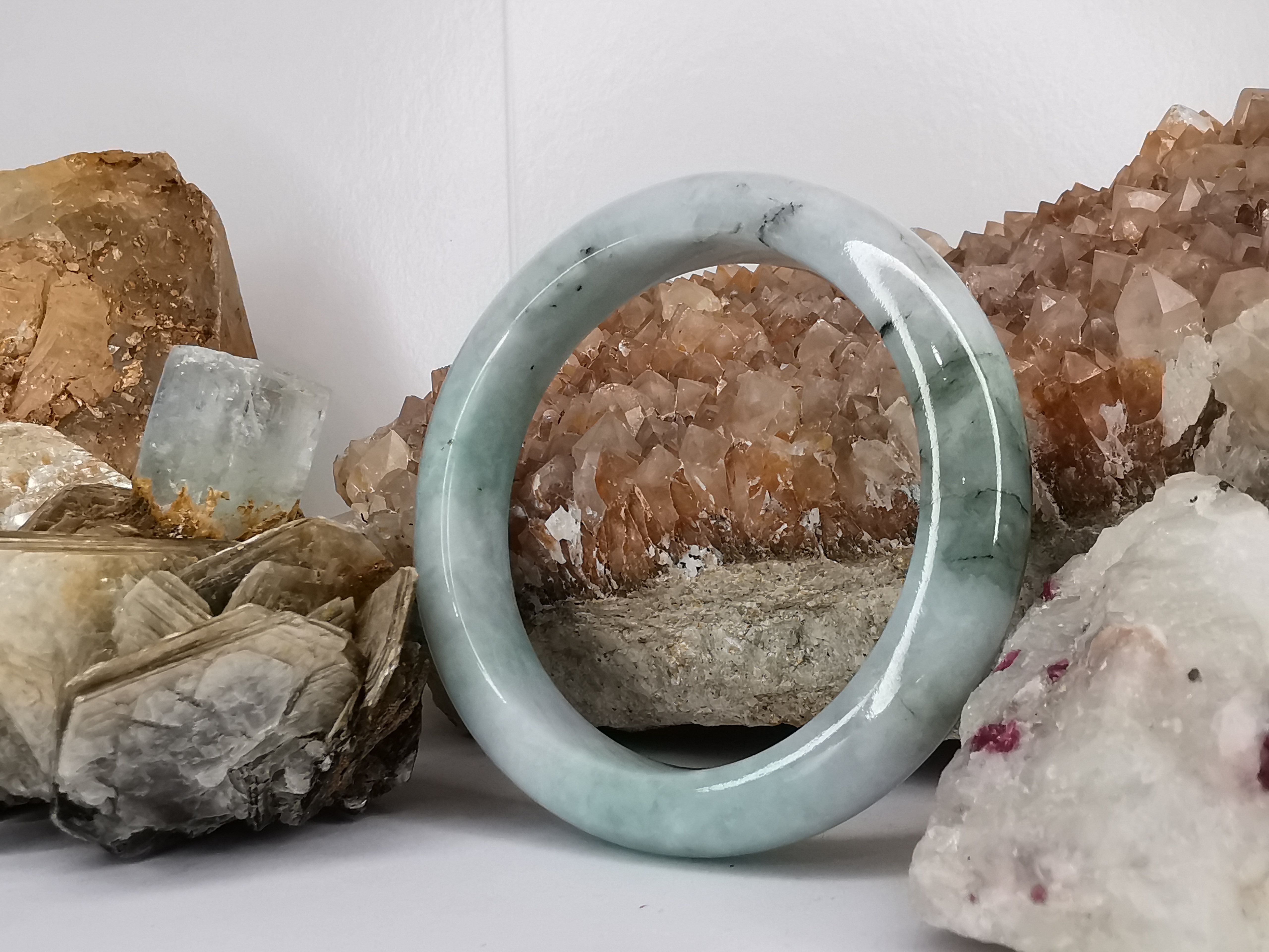 Green White Bangle กำไลหยกเจไดต์แท้ Diameter/ เส้นผ่านศูนย์กลางด้านใน 58 mm.