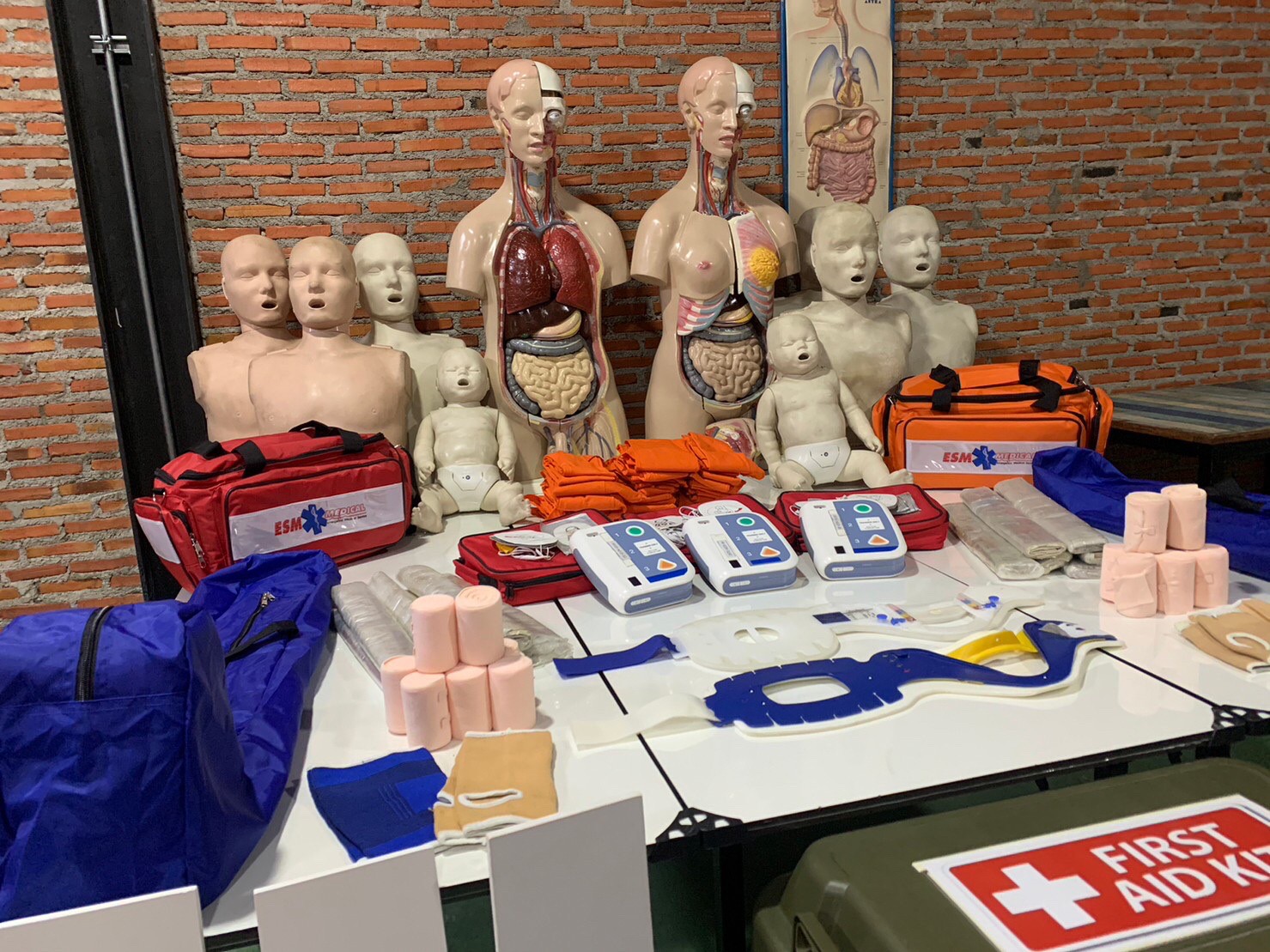 การปฐมพยาบาลเบื้องต้น First Aid และการช่วยเหลือฟื้นคืนชีพ CPR 40 ท่าน/รุ่น อบรม Public 1,000 บาท / ท่าน