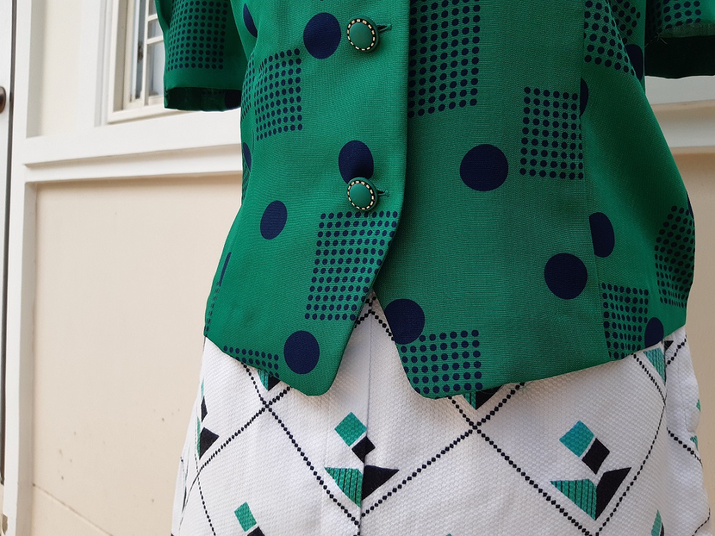 เสื้อวินเทจสีเขียวลายจุดสีกรมท่า