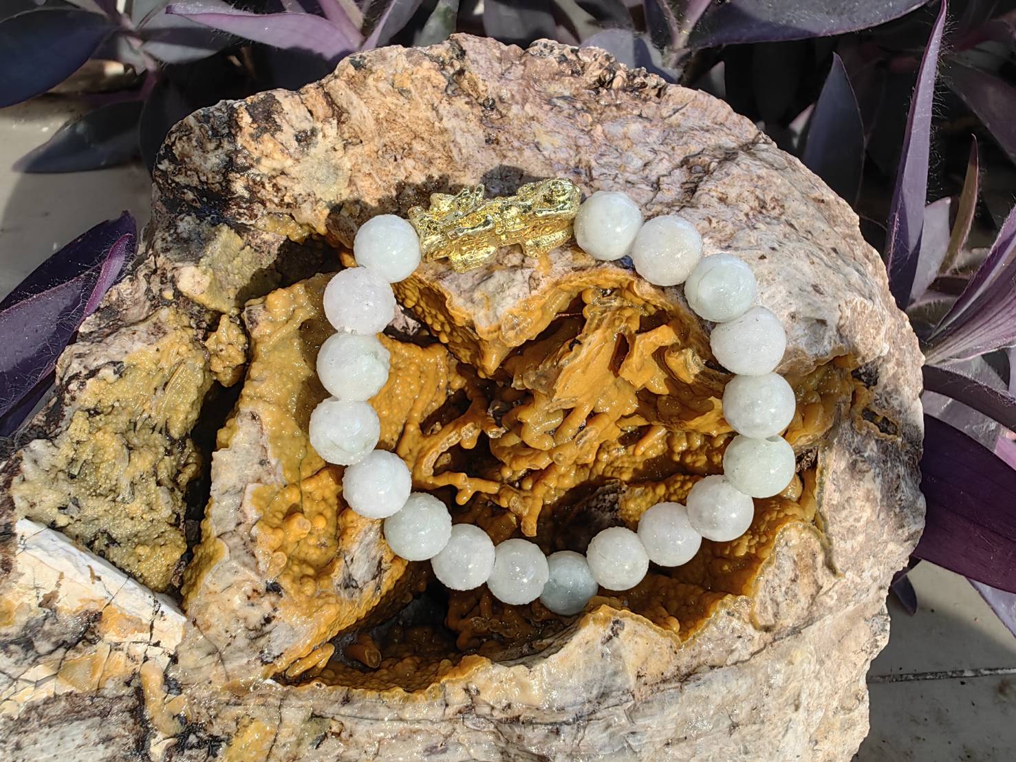 White- Light Green Burmese Jadeite Bracelets Dragon Gold plated Round 10 mm. สร้อยข้อมือหยกพม่าปี่เซียะชุบทอง ขาว ขาวอมเขียว กลม 10 มม. Free Size