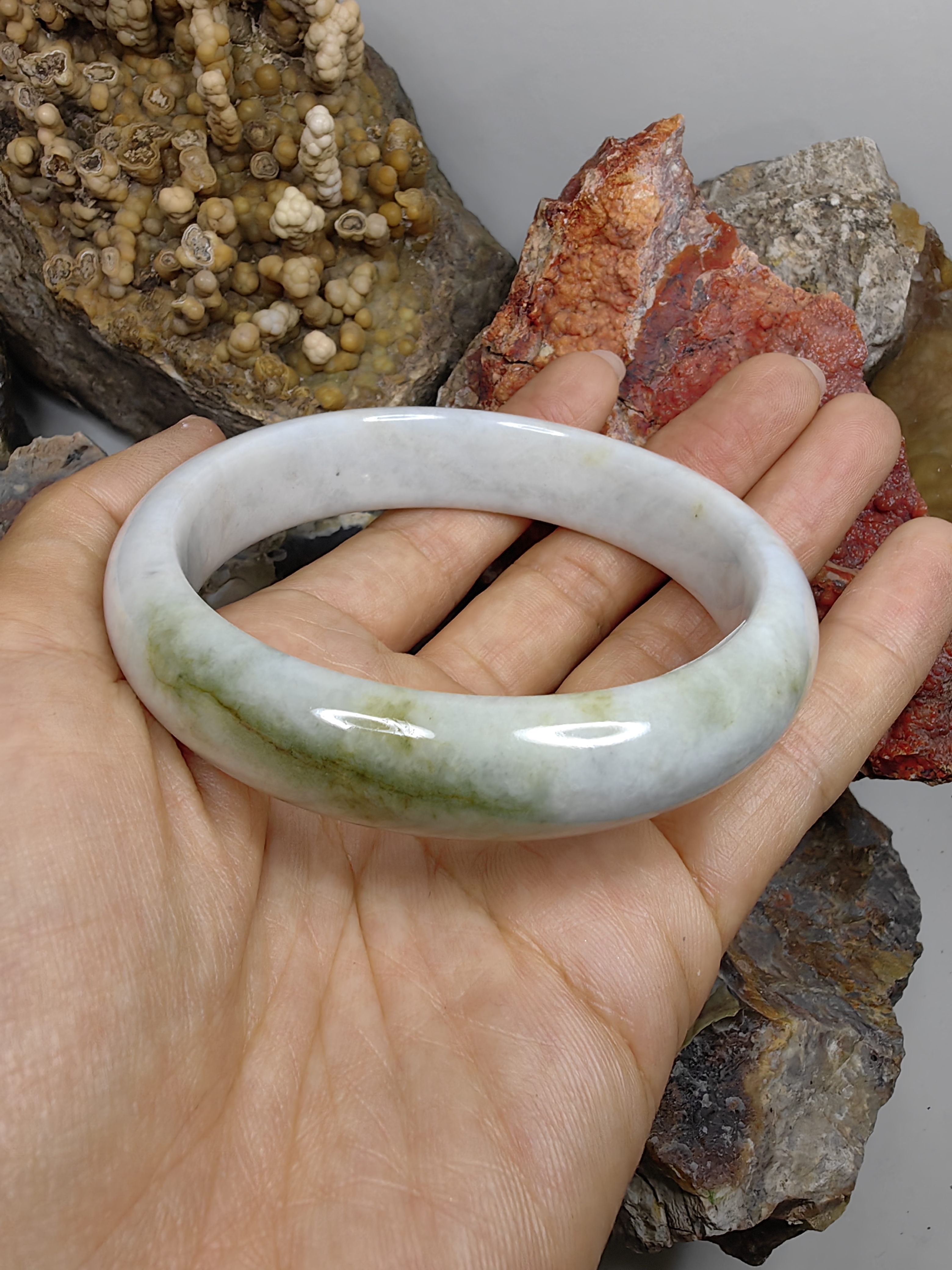 Burmese Jadeite Bangle Size 63 กำไลหยกเจไดต์พม่า Diameter/ เส้นผ่านศูนย์กลางด้านใน 63 mm.
