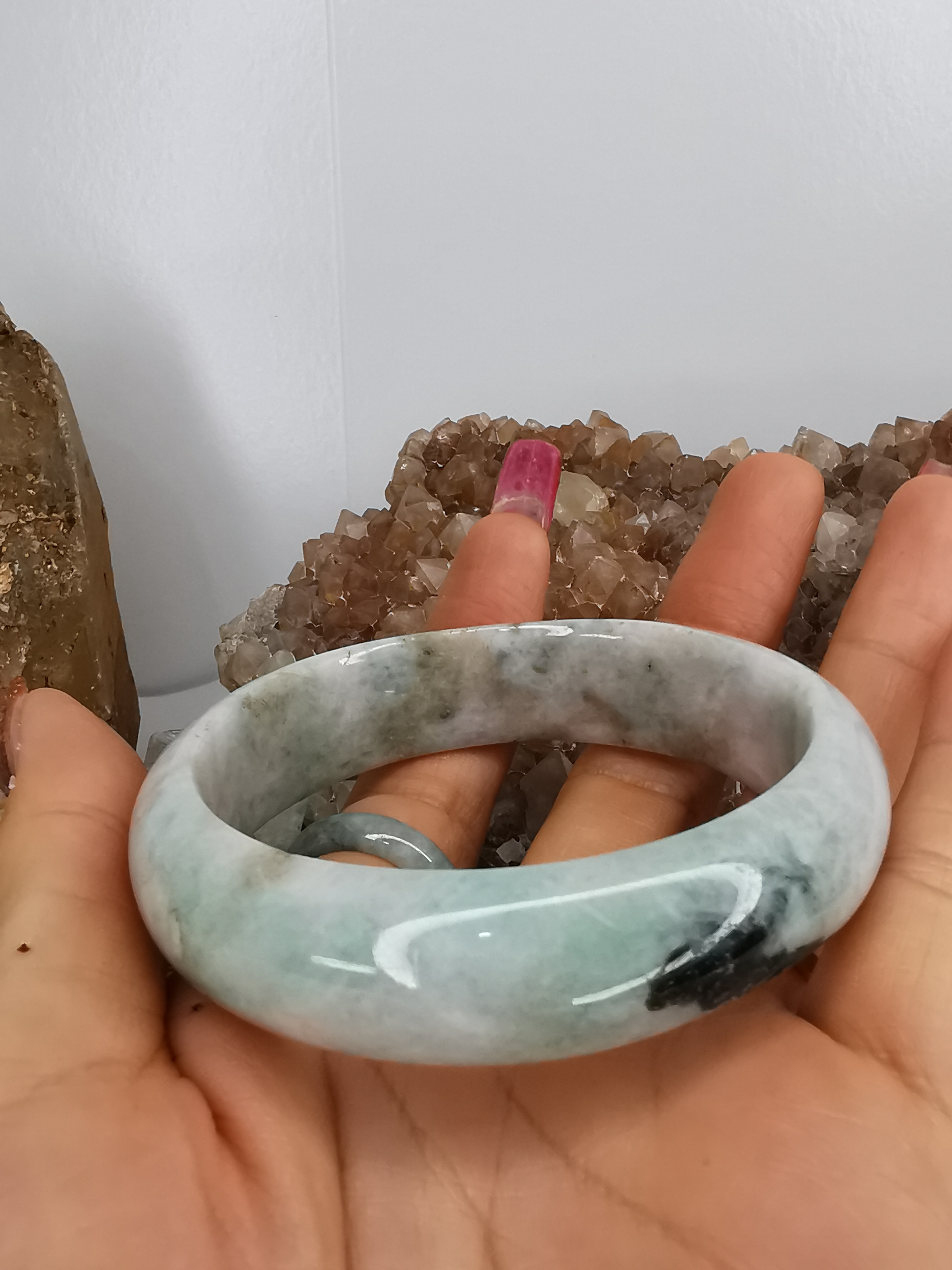 White Green Jade Bangle กำไลหยกเจไดต์แท้ Diameter/ เส้นผ่านศูนย์กลางด้านใน 57 mm.