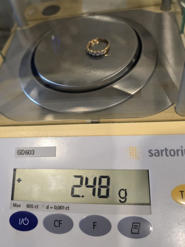 🚫ปิดการขาย(SoIdOut)🚫แหวนทองคำ 18K เพชรเกสร 5 ตัง 5 เม็ด รวม 25 ตัง น้ำ 97-99 ความสะอาด vvs ไซส์ 53 หน้ากว้าง 4 มิล น้ำหนัก 2.48 กรัม ราคา 8,900.-(Net)