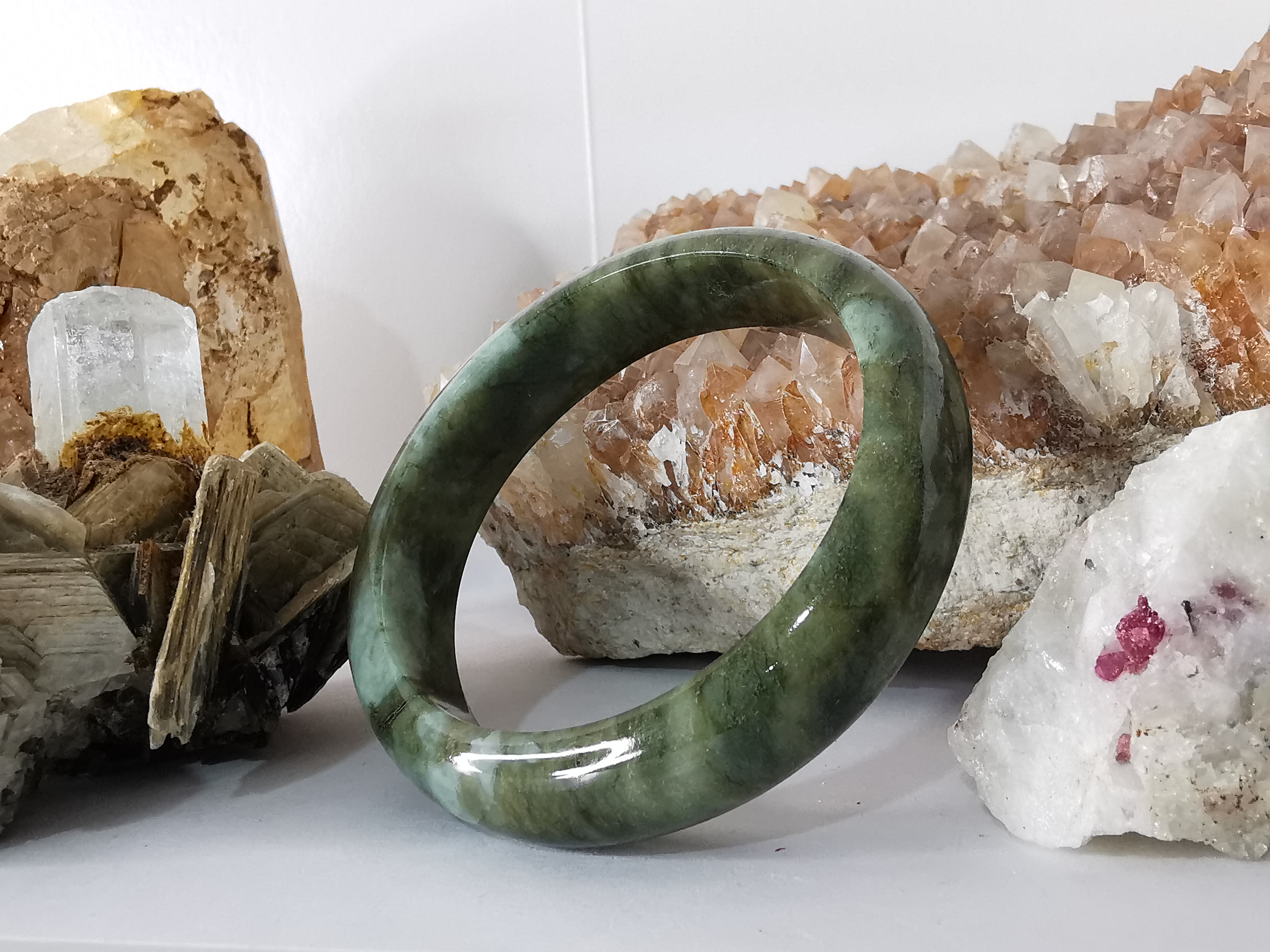 Green Brown Bangle กำไลหยกเจไดต์แท้ Diameter/ เส้นผ่านศูนย์กลางด้านใน 55 mm.