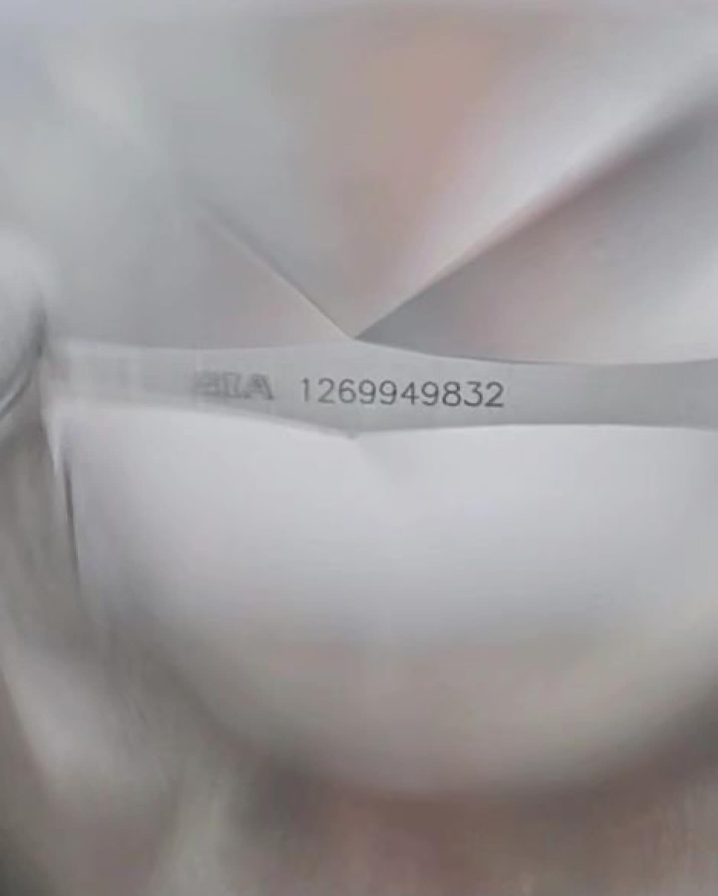 🚫ปิดการขาย(SoIdOut)🚫แหวนทองคำขาว 18K เพชรเกสร 34 ตัง 1 เม็ด น้ำ 100(D) VVS2 3 Excellent GIA: 1269949832 ใบสำเนา ฝังเพชรด้านใต้ 1.5 ตัง 2 เม็ด รวม 3 ตัง น้ำ 98-100 ความสะอาด vvs ไซส์ 52 น้ำหนัก 3.29 กรัม ราคา 24700.-(Net)