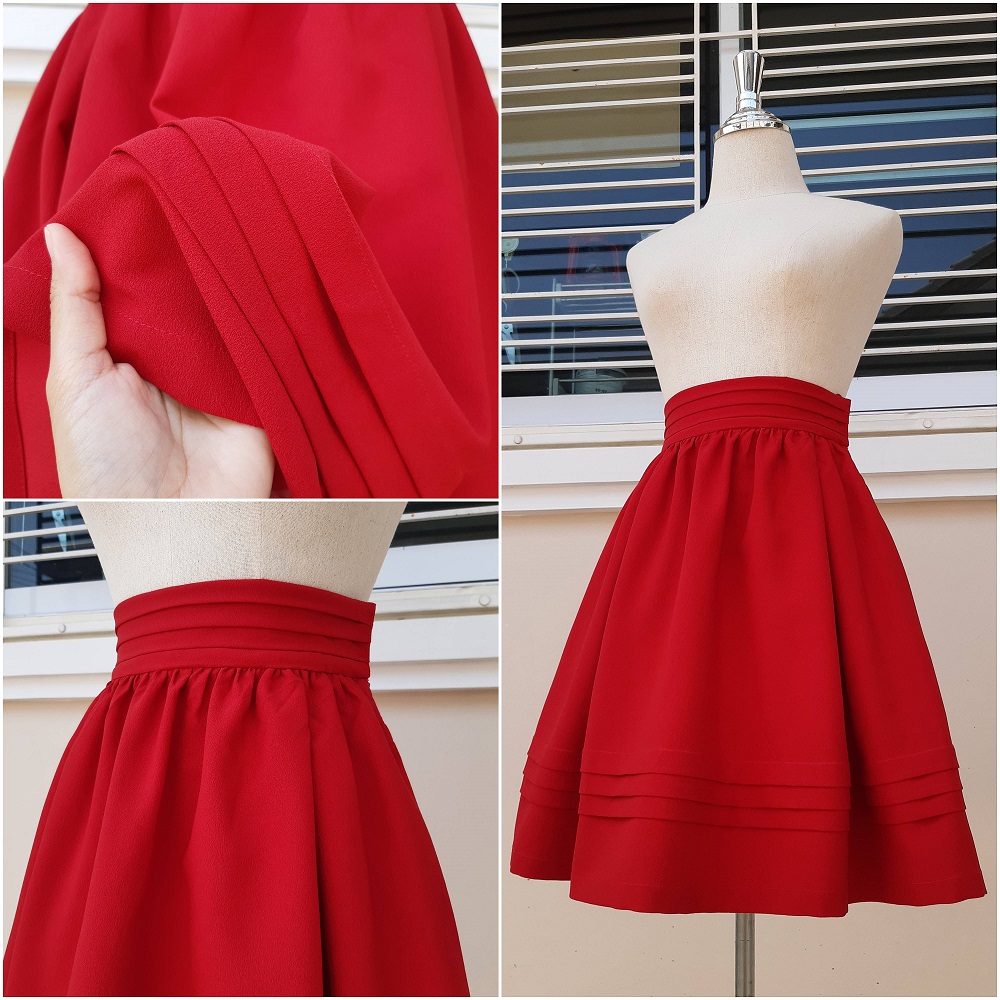 กระโปรงสั้นสีแดง