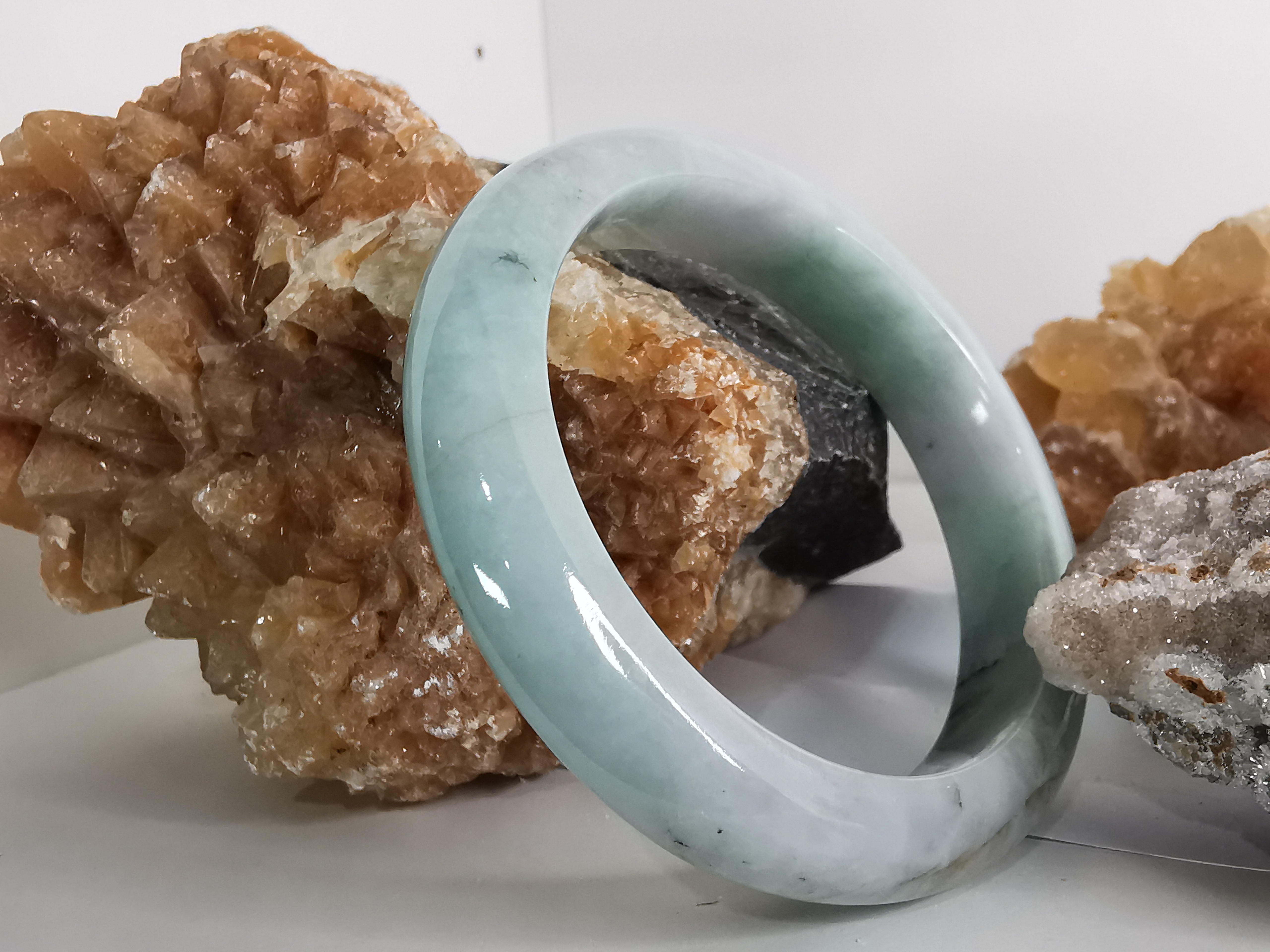 Green White Bangle กำไลหยกเจไดต์แท้ Diameter/ เส้นผ่านศูนย์กลางด้านใน 58 mm.