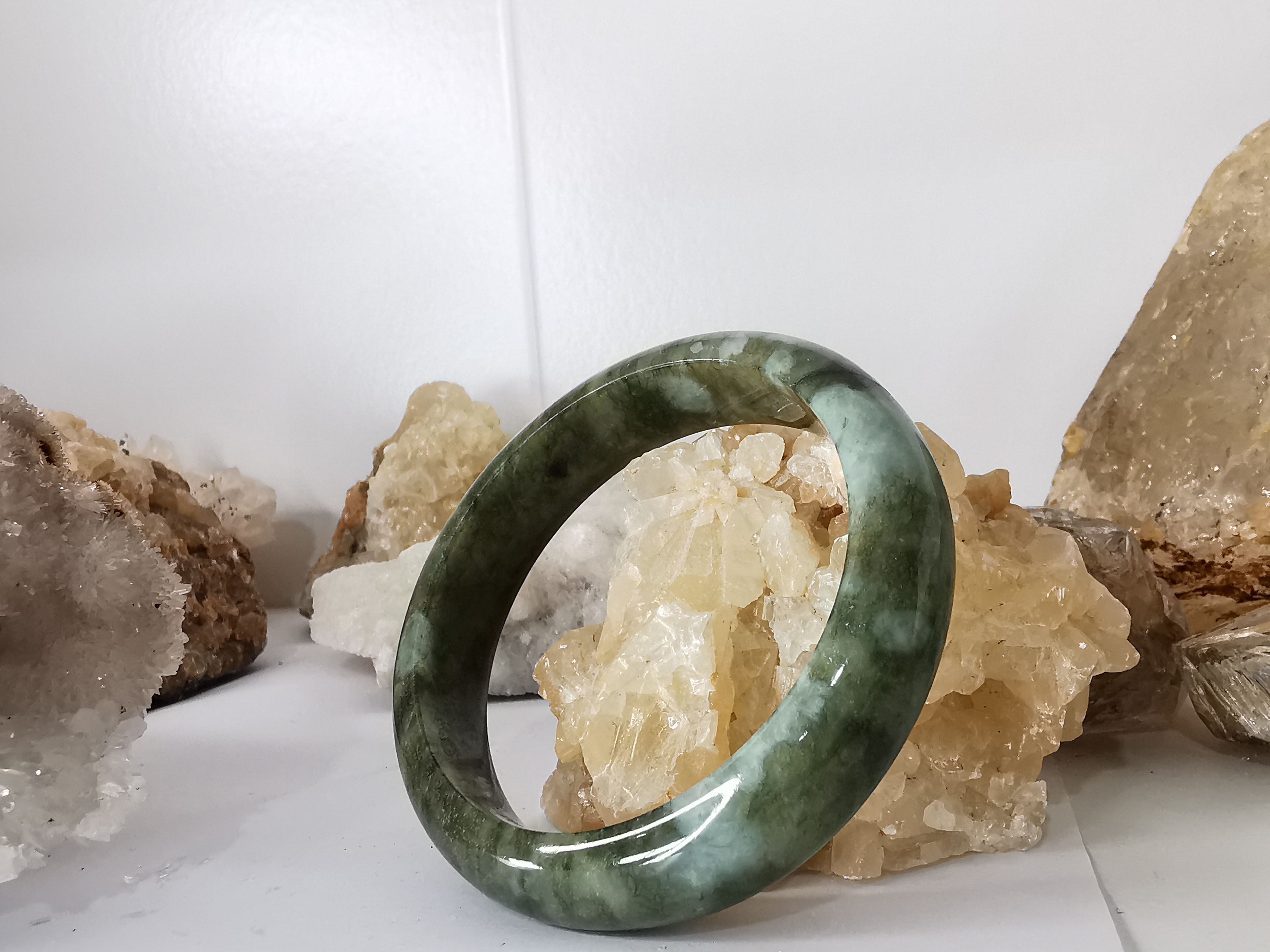 Green Brown Bangle กำไลหยกเจไดต์แท้ Diameter/ เส้นผ่านศูนย์กลางด้านใน 55 mm.