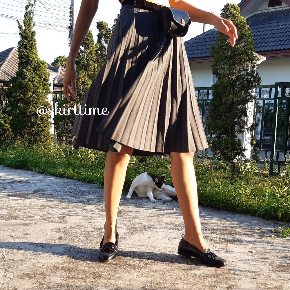 กระโปรงพลีทญี่ปุ่นสีเทา