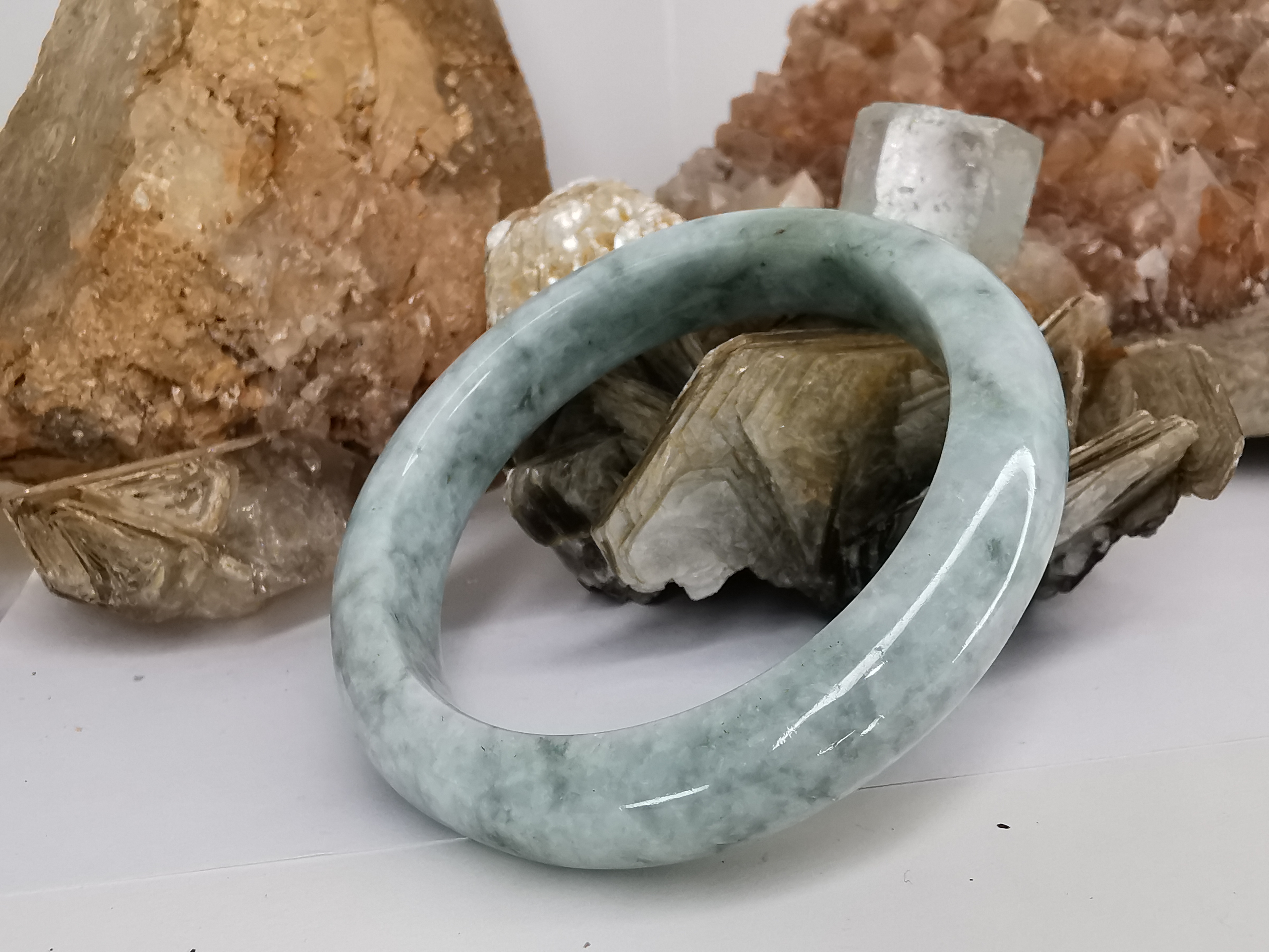 Green White Bangle กำไลหยกเจไดต์แท้ Diameter/ เส้นผ่านศูนย์กลางด้านใน 56 mm.