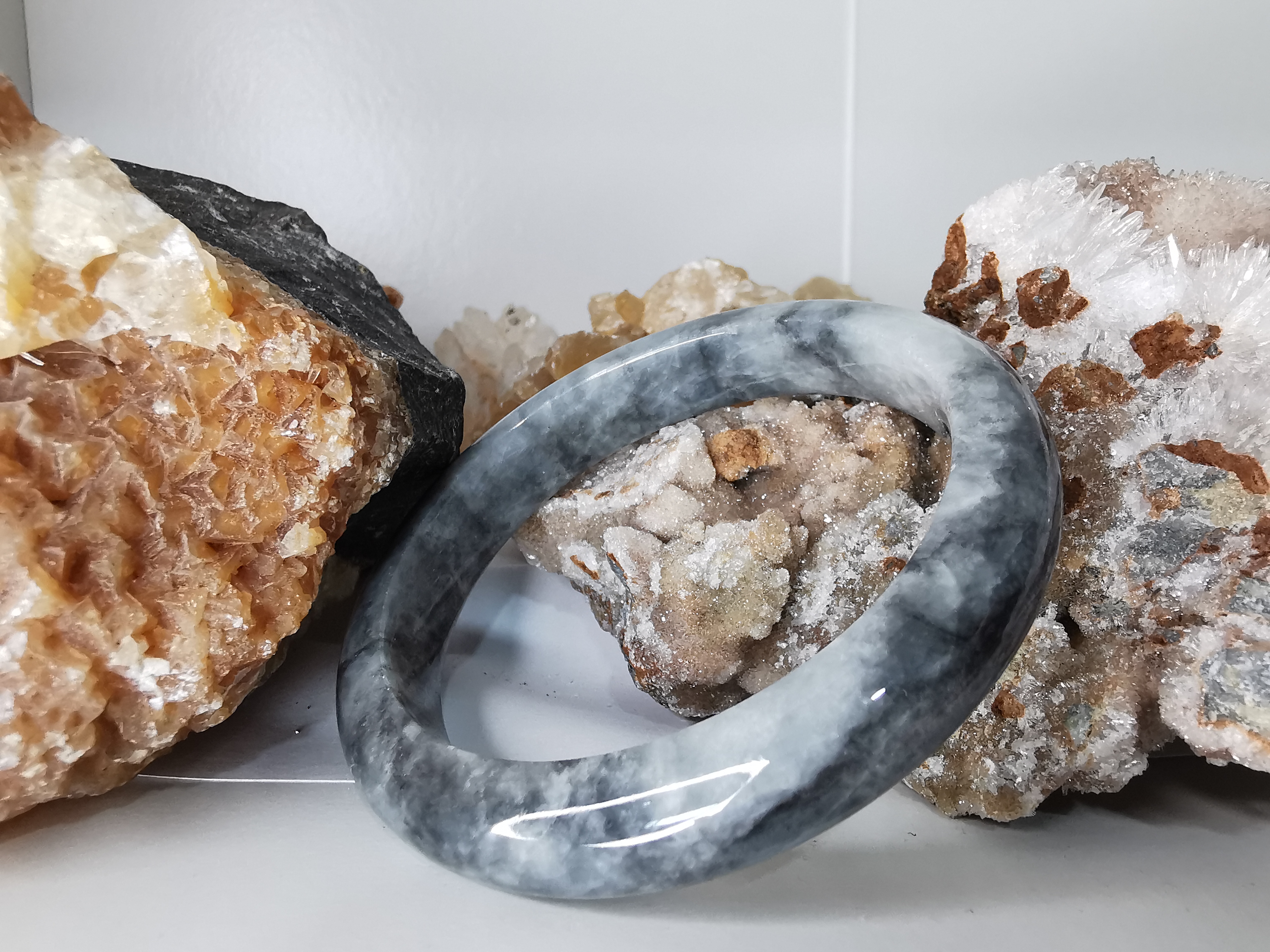 Grey Black Bangle กำไลหยกเจไดต์แท้ Diameter/ เส้นผ่านศูนย์กลางด้านใน 58 mm.