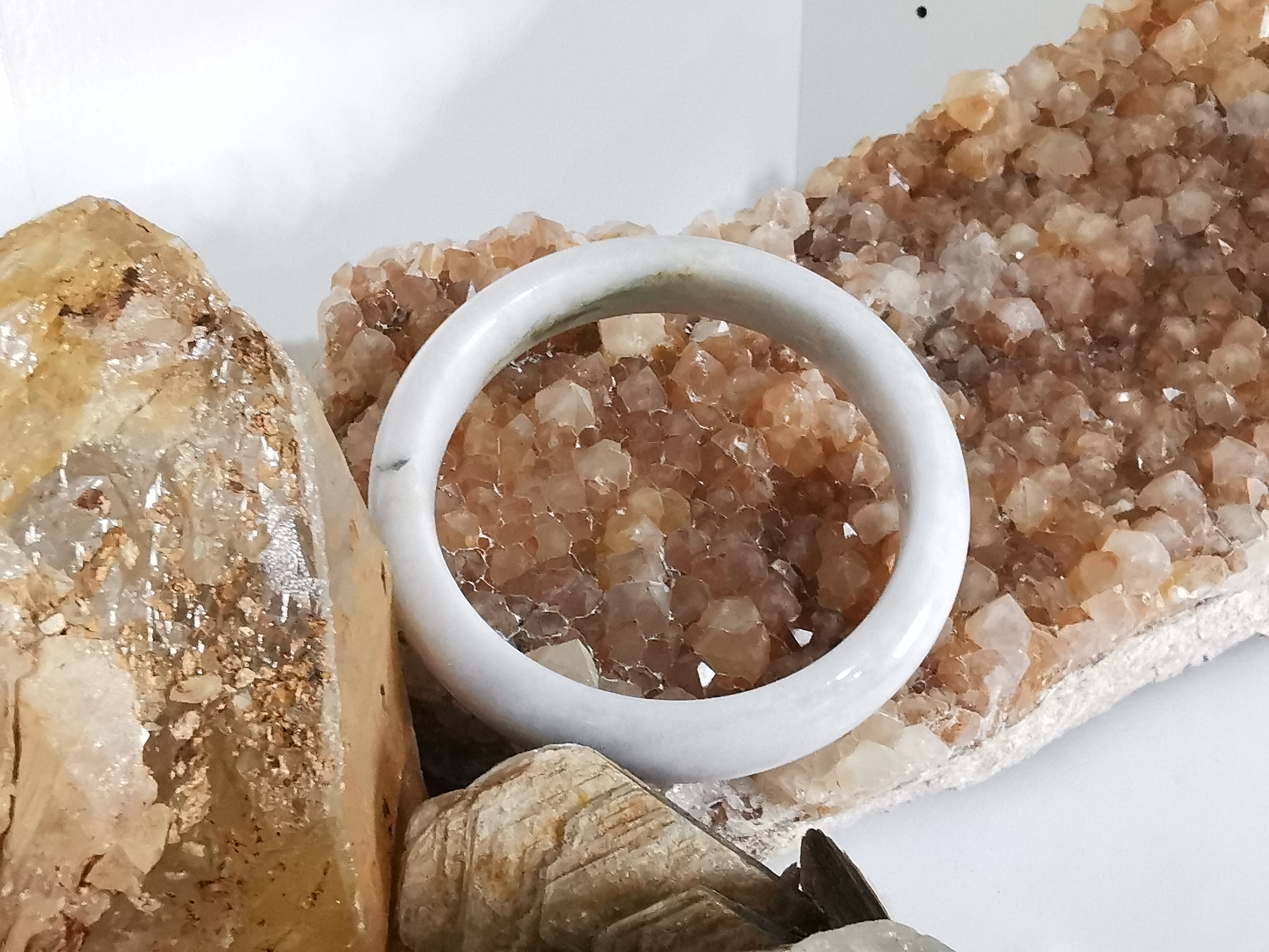 White Green Bangle กำไลหยกเจไดต์แท้ Diameter/ เส้นผ่านศูนย์กลางด้านใน 63 mm.